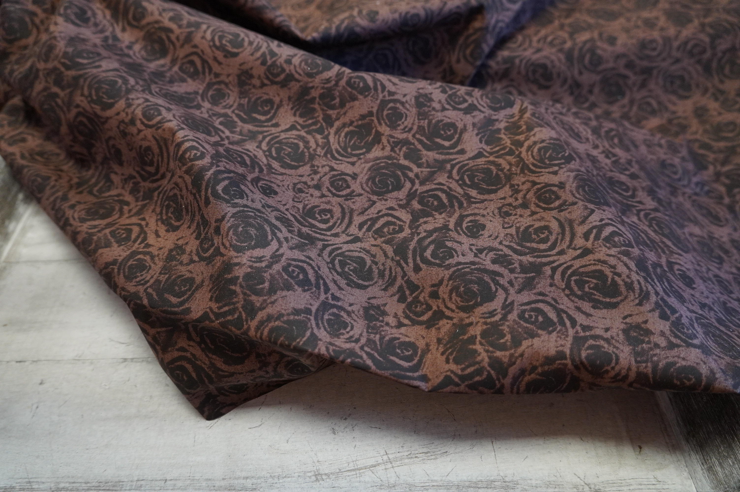 LÁTKA - HNĚDÉ RŮŽE