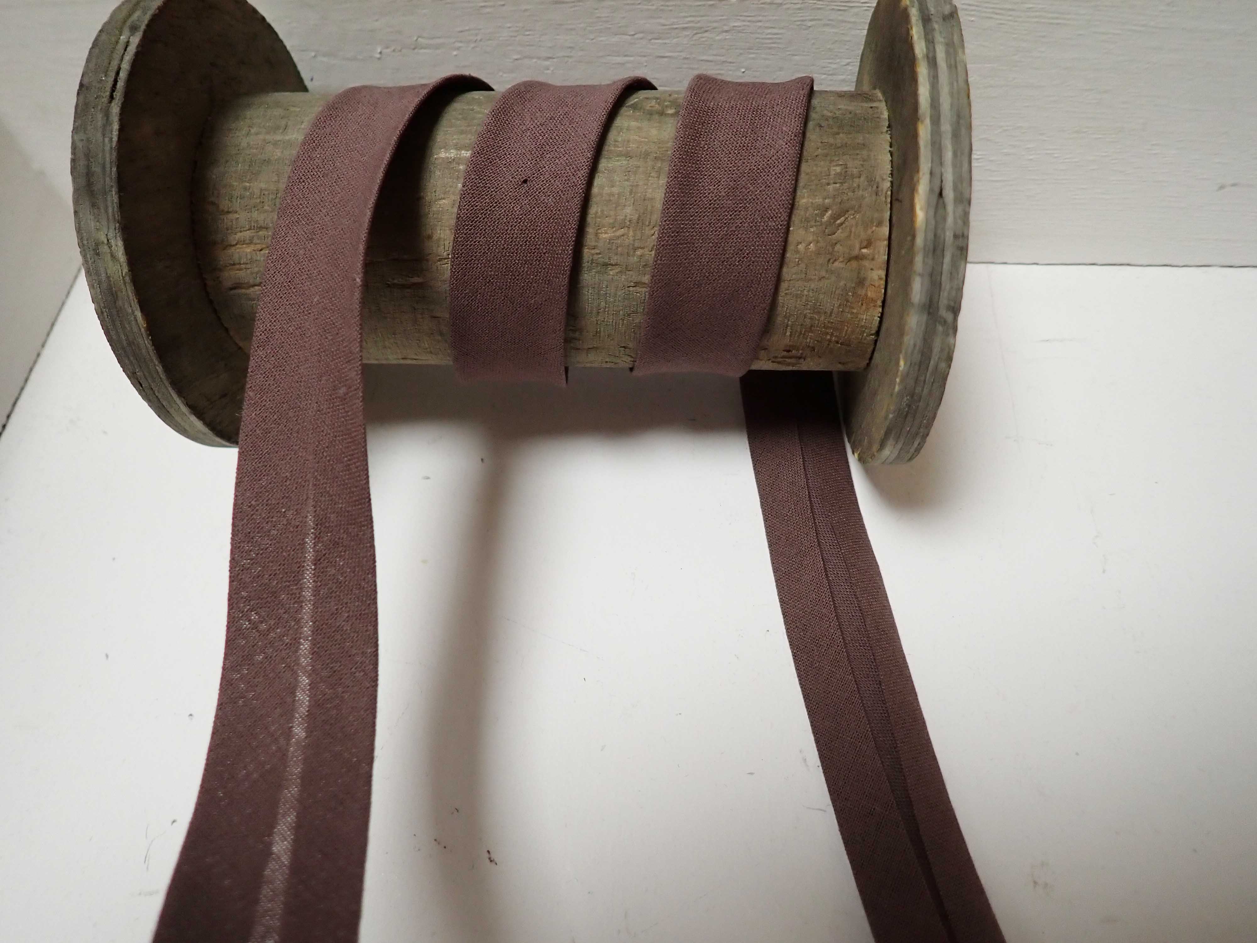 BAVLNĚNÝ ŠIKMÝ PROUŽEK - HNĚDÝ - 20 MM