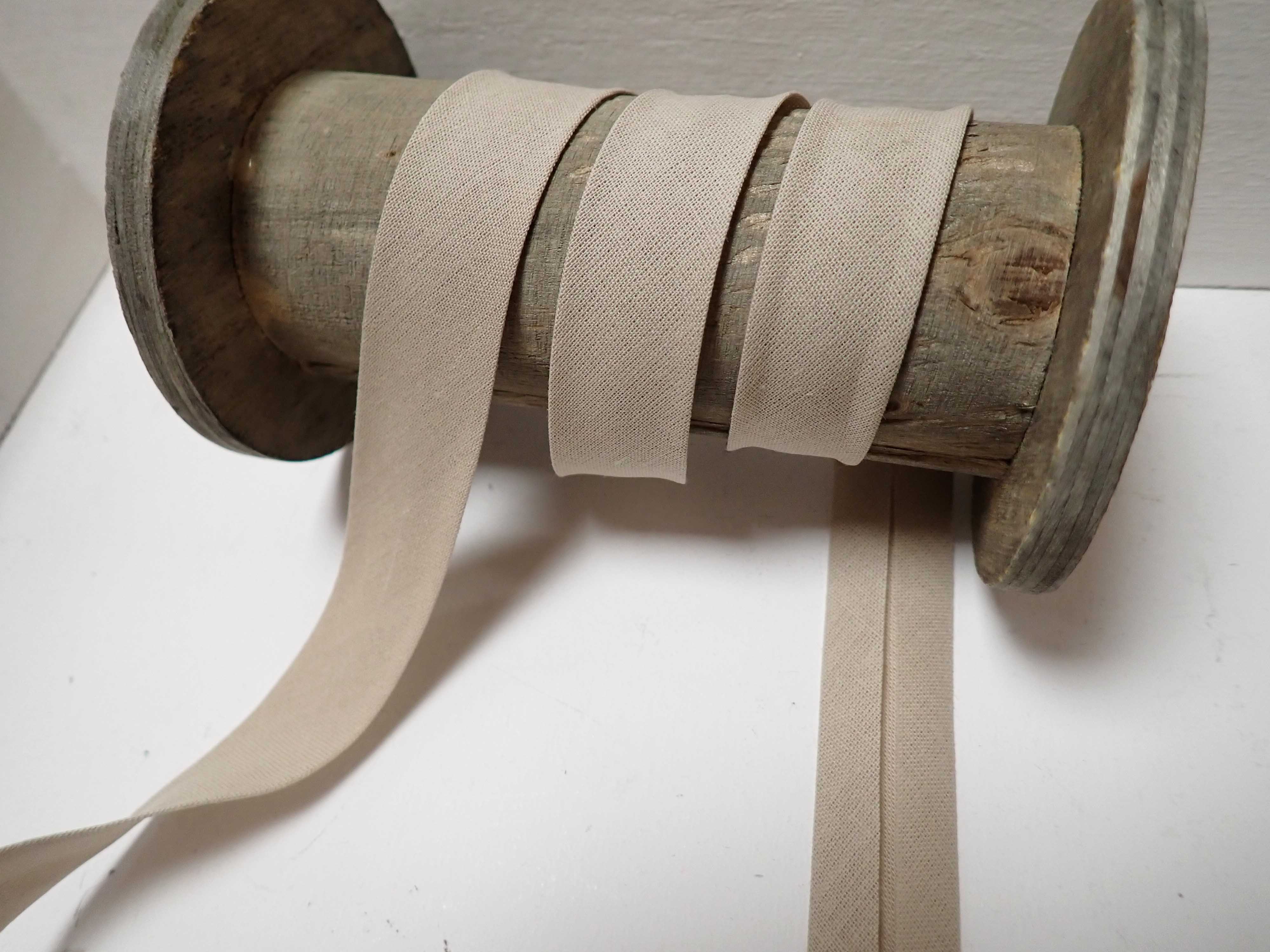 BAVLNĚNÝ ŠIKMÝ PROUŽEK - BÉŽOVÝ - 20 MM