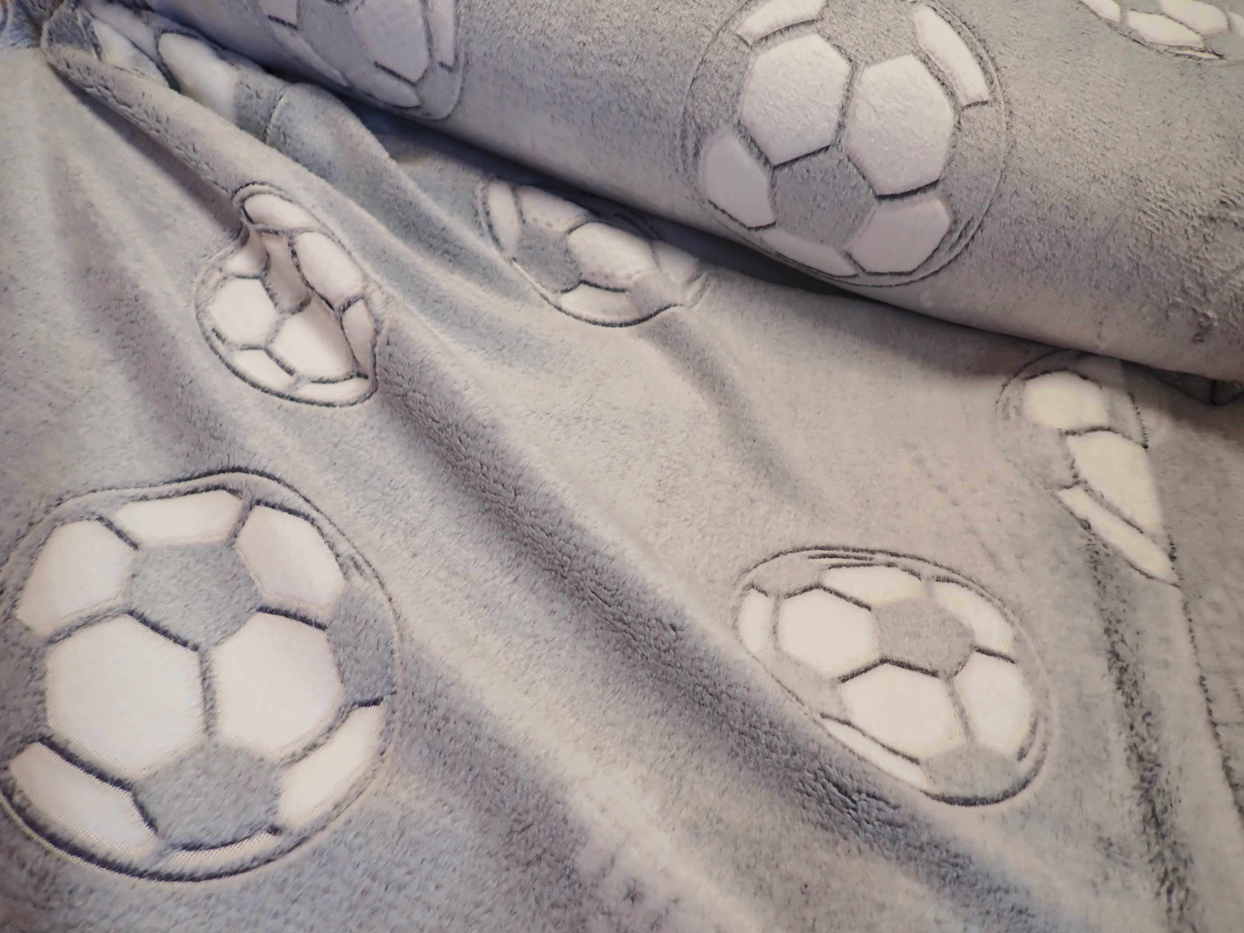 FLEECE - SVÍTÍCÍ VE TMĚ - FOTBALOVÉ MÍČE