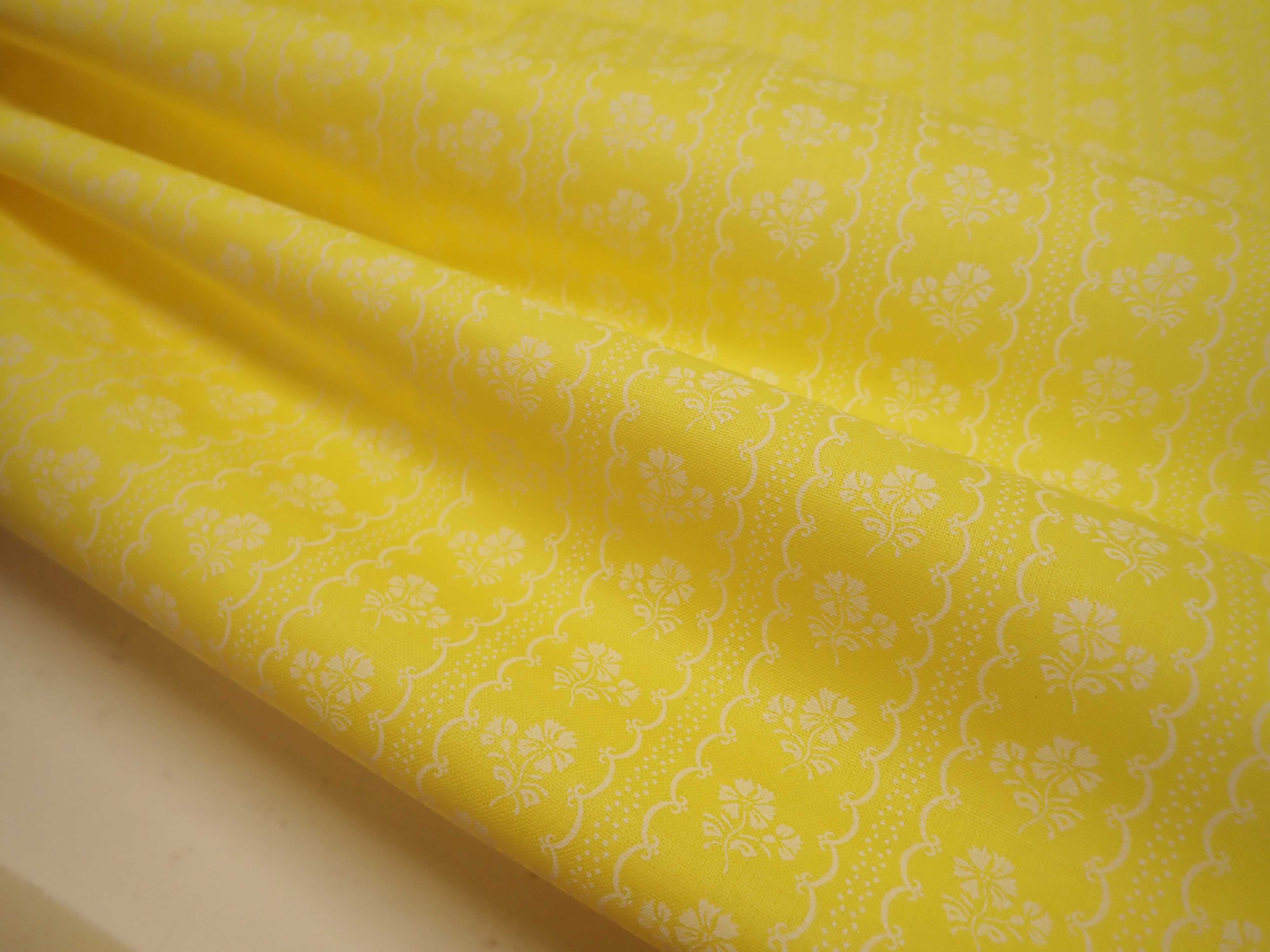 LÁTKA - ŽLUTÁ + BÍLÉ KYTIČKY