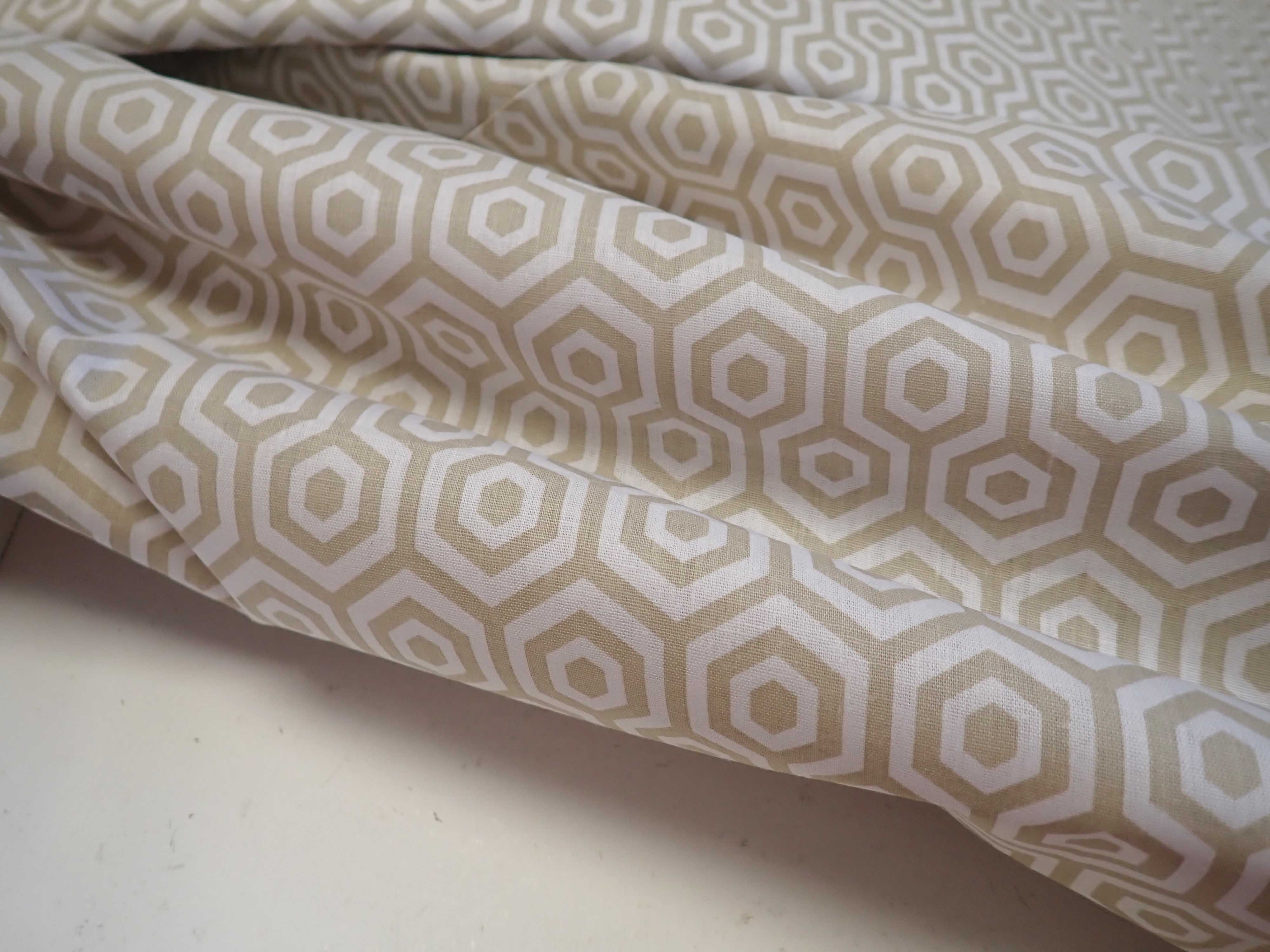 LÁTKA - BÉŽOVÁ GEOMETRIE