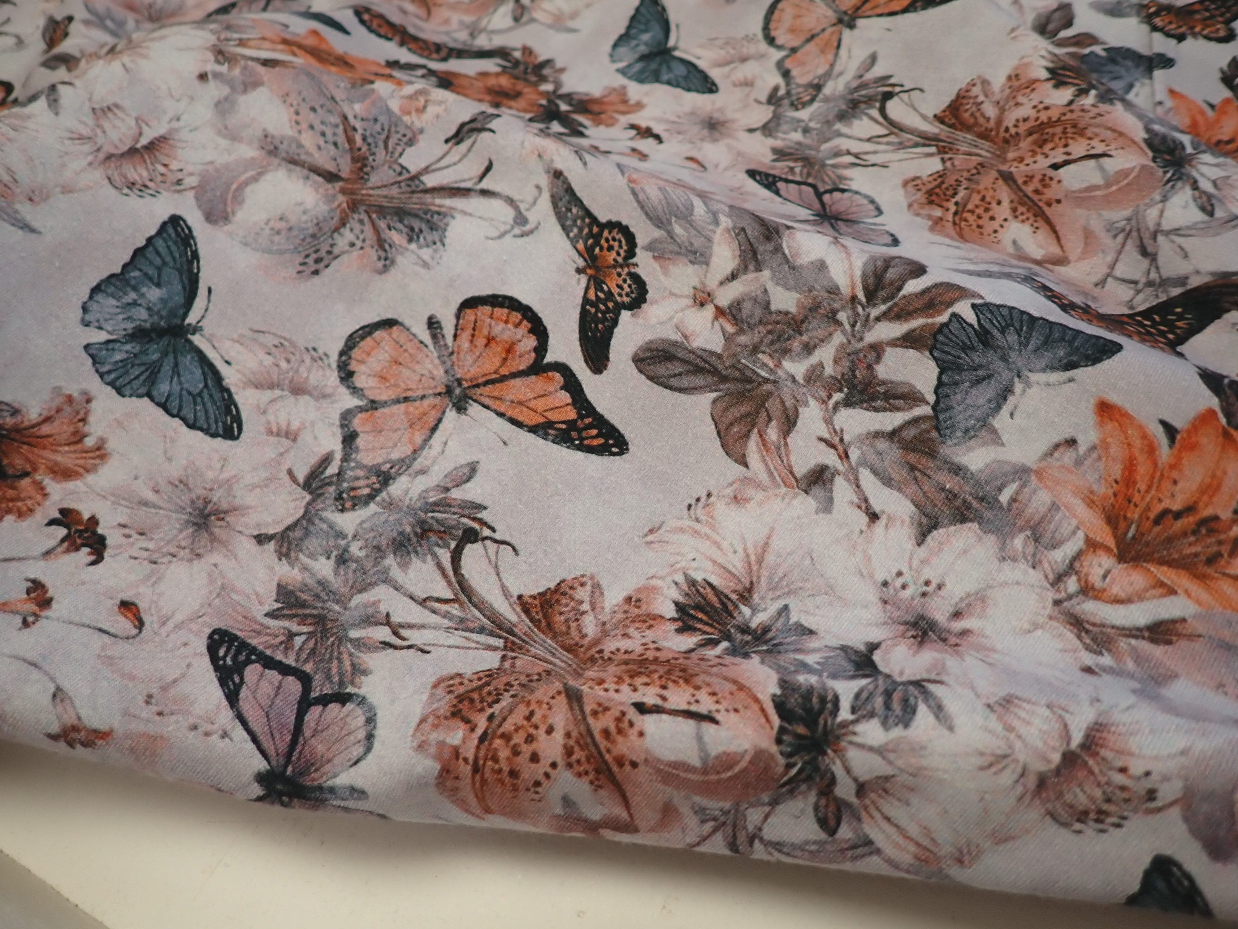 LÁTKA - TEPLÁKOVINA - FOTOTISK - MOTÝLCI