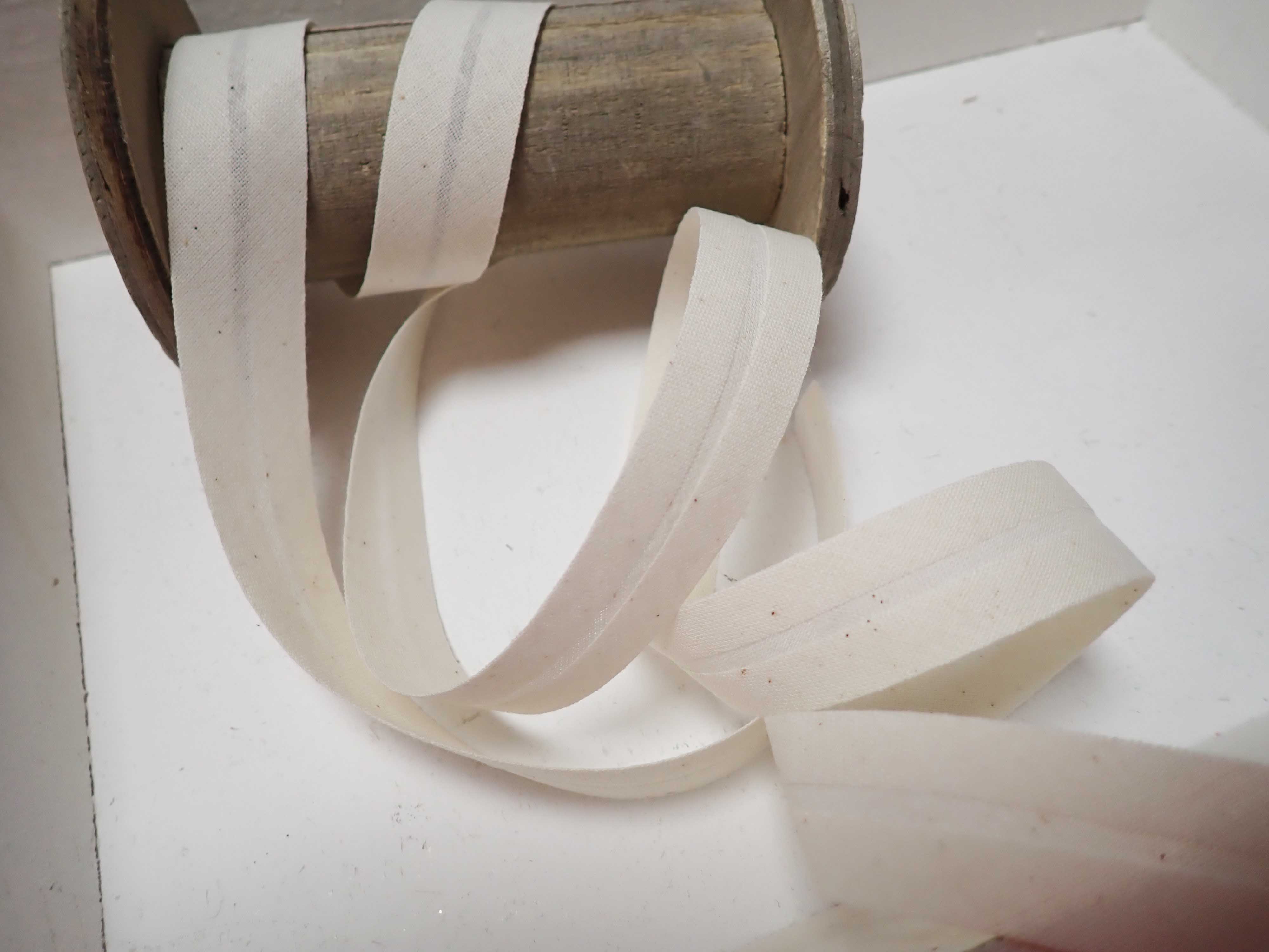 ŠIKMÝ BAVLNĚNÝ PROUŽEK - PŘÍRODNÍ - šíře 20 mm zažehlený