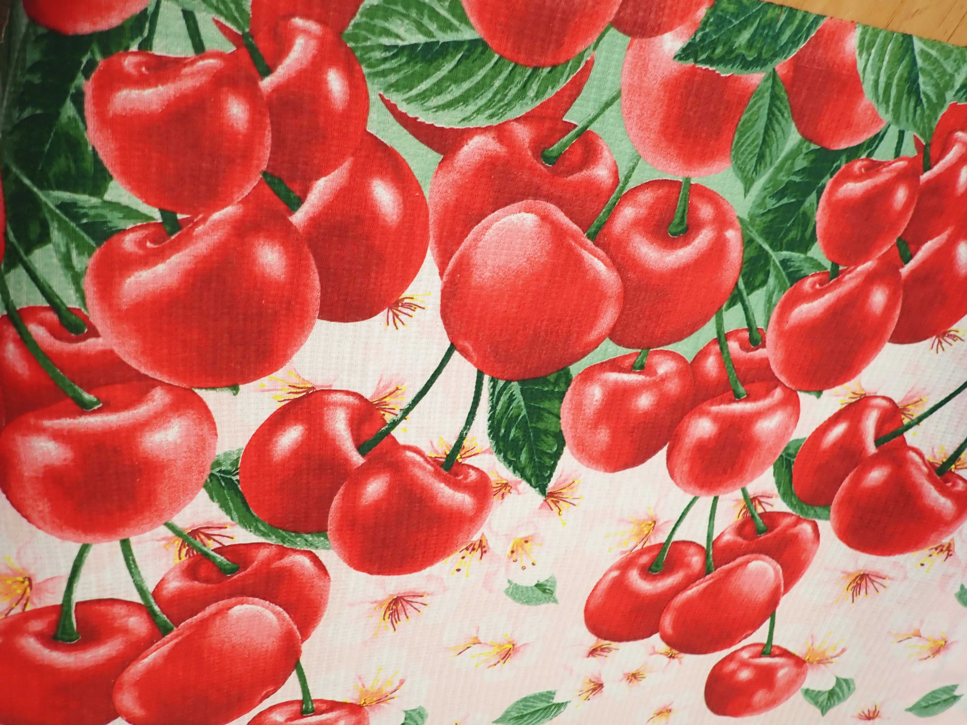 LÁTKA - VAFLE - UTĚRKOVINA - TŘEŠNĚ