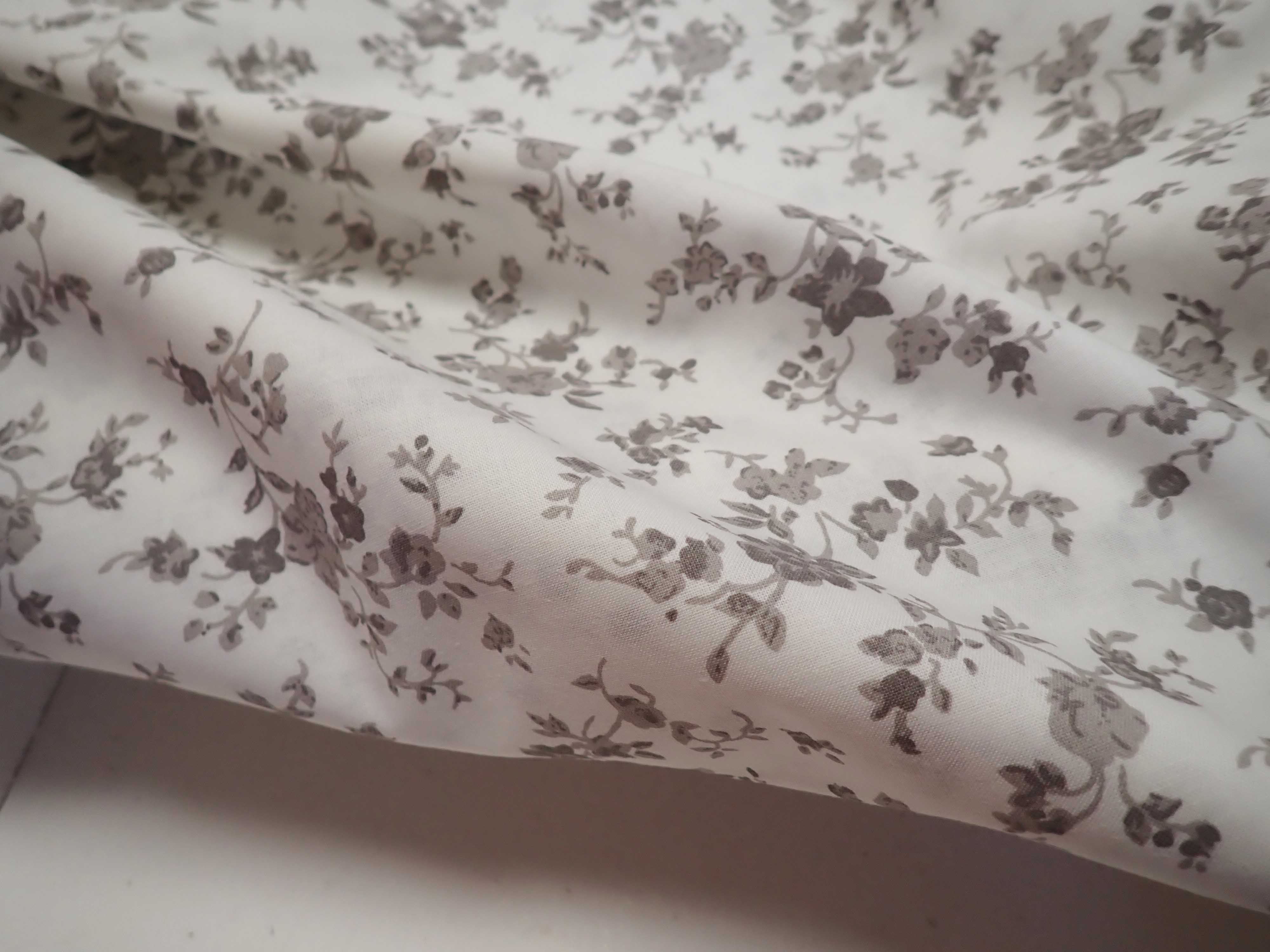 LÁTKA - ŠEDÉ KYTIČKY