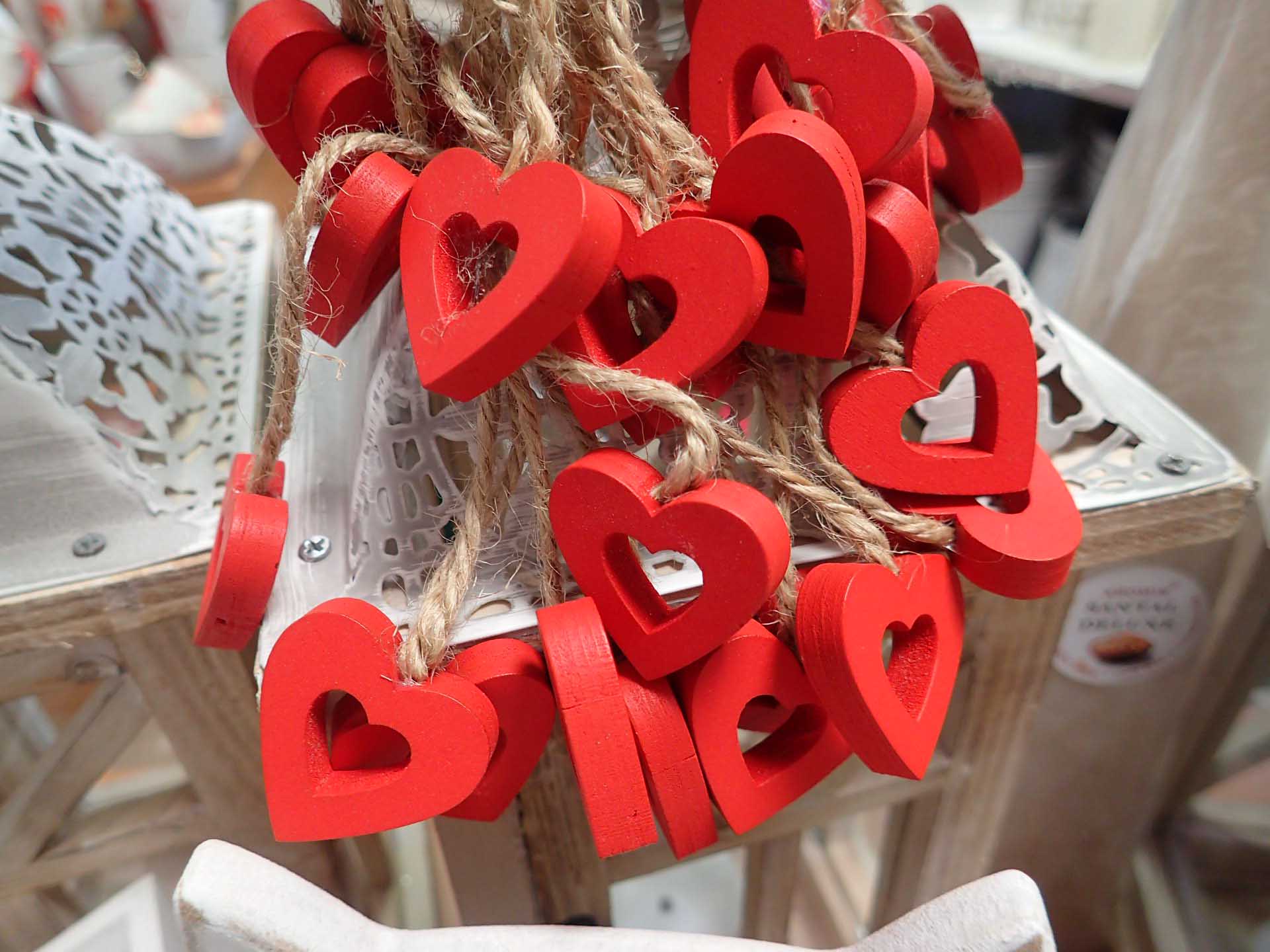 DEKORACE - ČERVENÁ SRDÍČKA