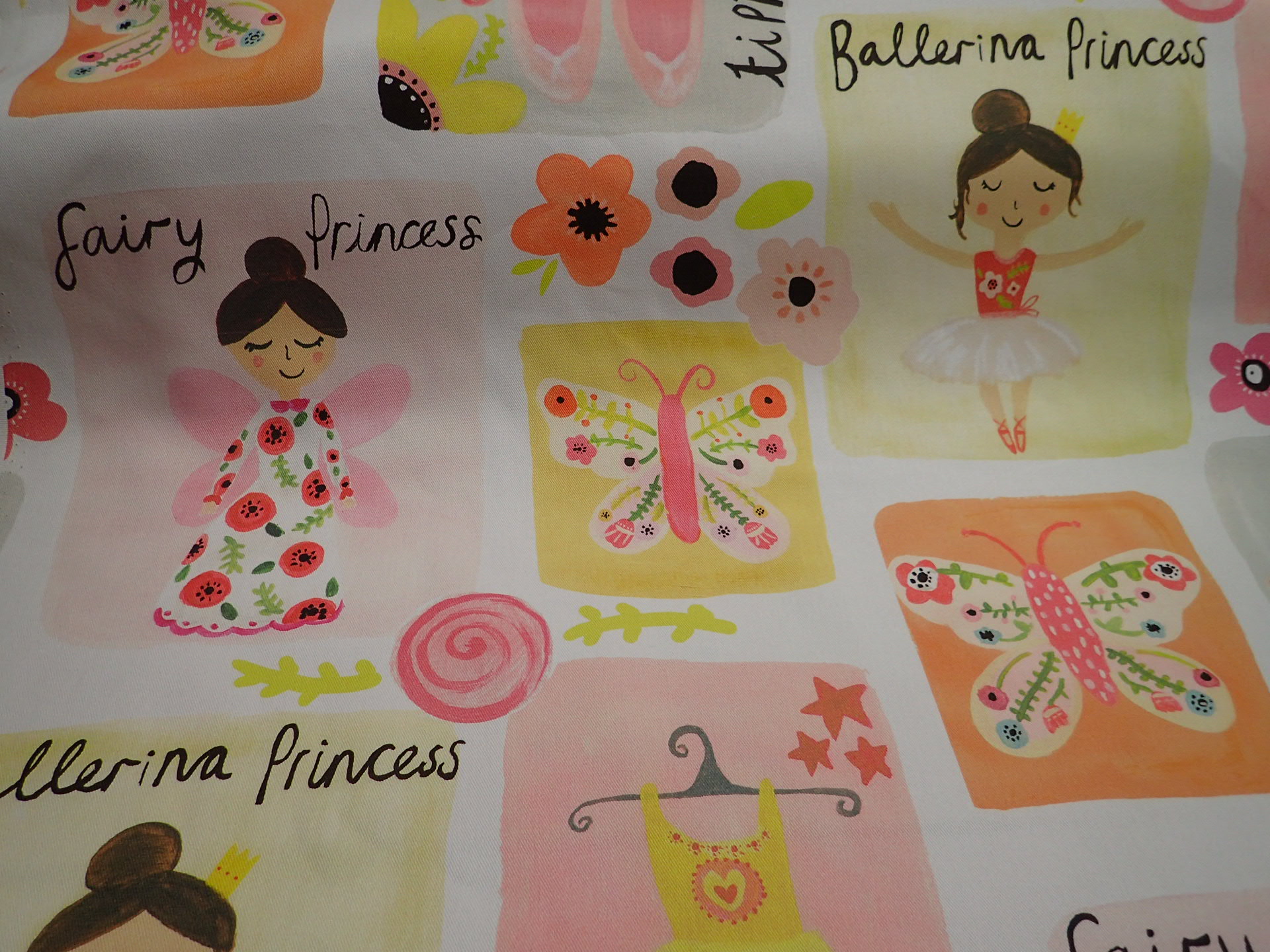 FOTOTISK - DIGITÁLNÍ TISK - PANENKY + MOTÝLCI