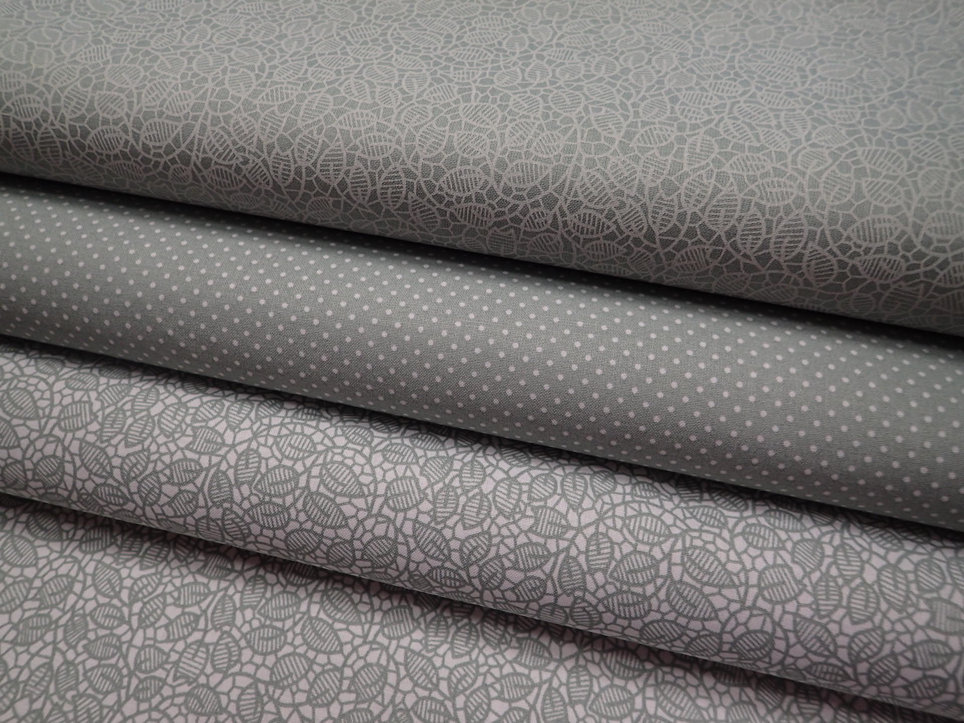 LÁTKA - ŠEDÁ + BÍLÉ LÍSTEČKY