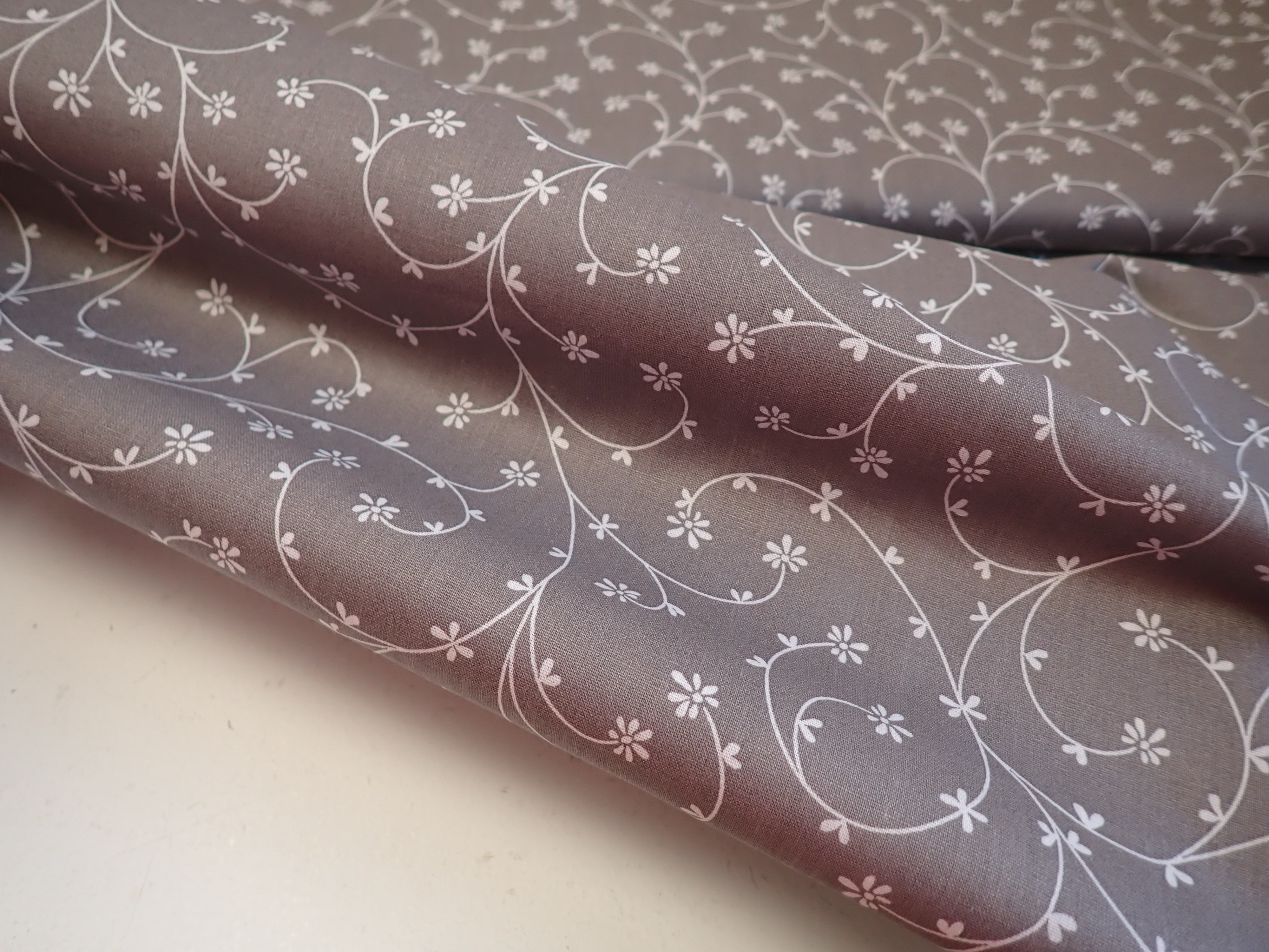 LÁTKA - ŠEDÁ + BÍLÉ VĚTVIČKY - KYTIČKY