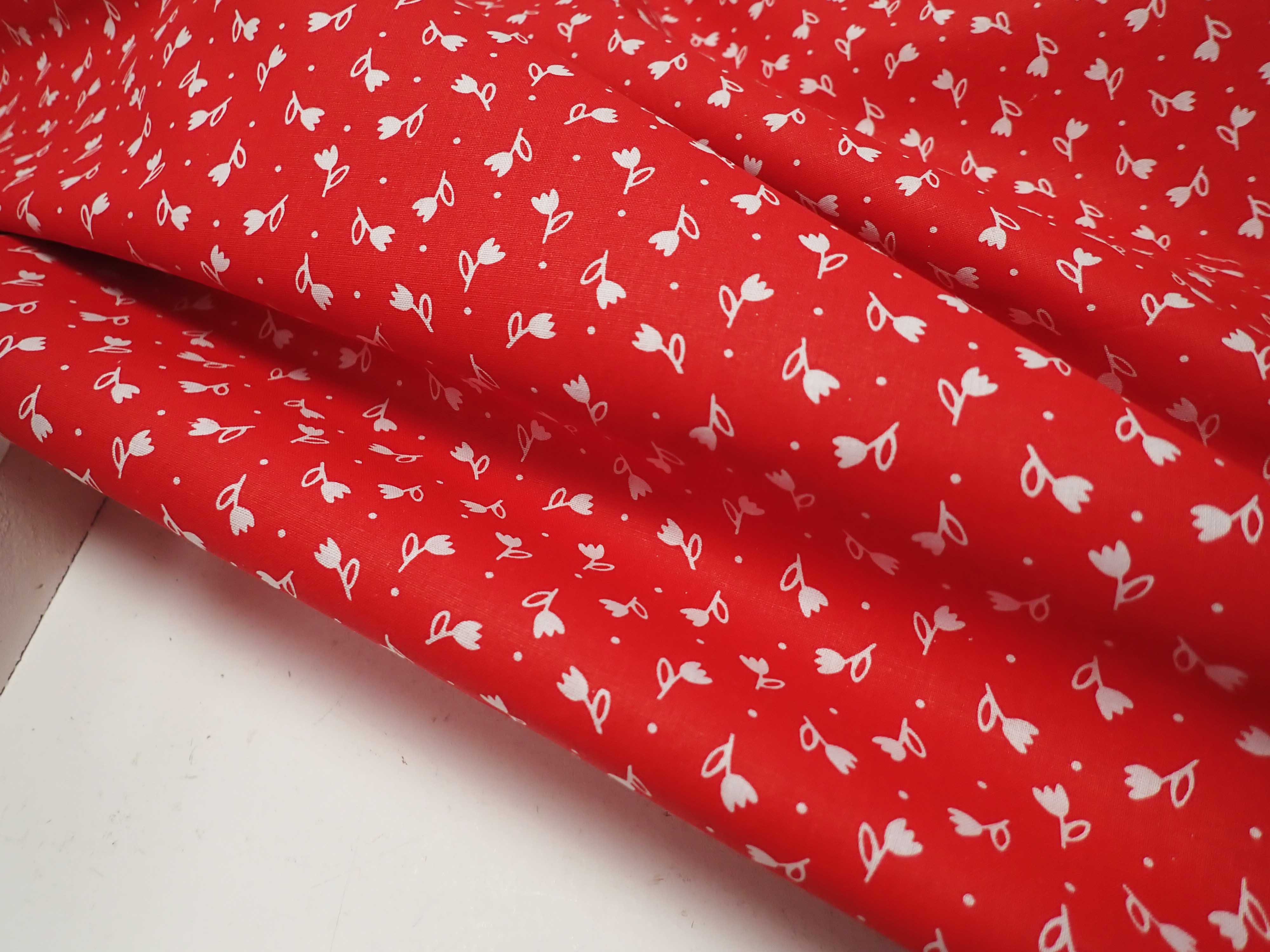 LÁTKA - ČERVENÁ + BÍLÉ TULIPÁNKY