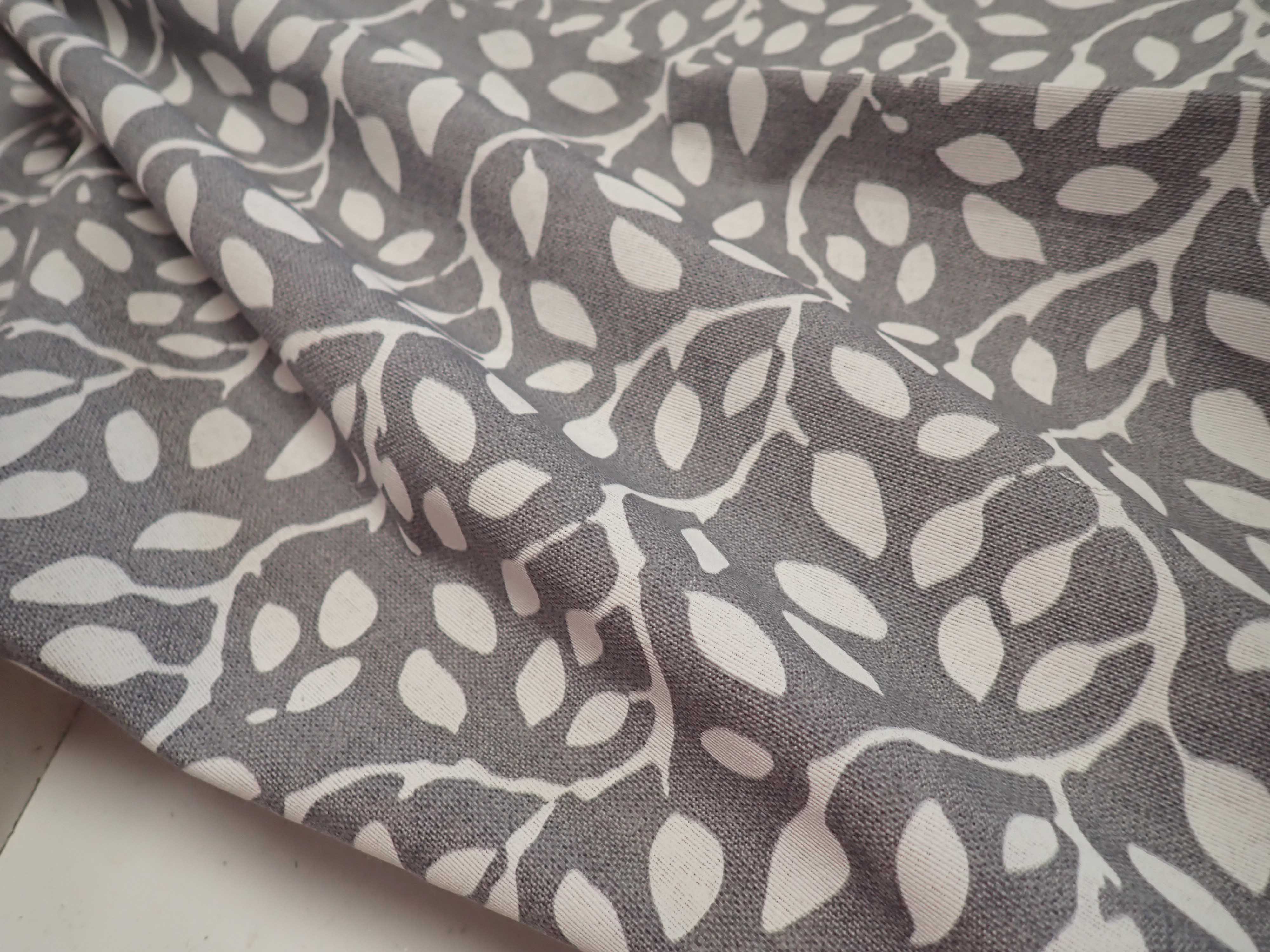 LÁTKA - POTAHOVKA - ŠEDÁ + BÍLÁ