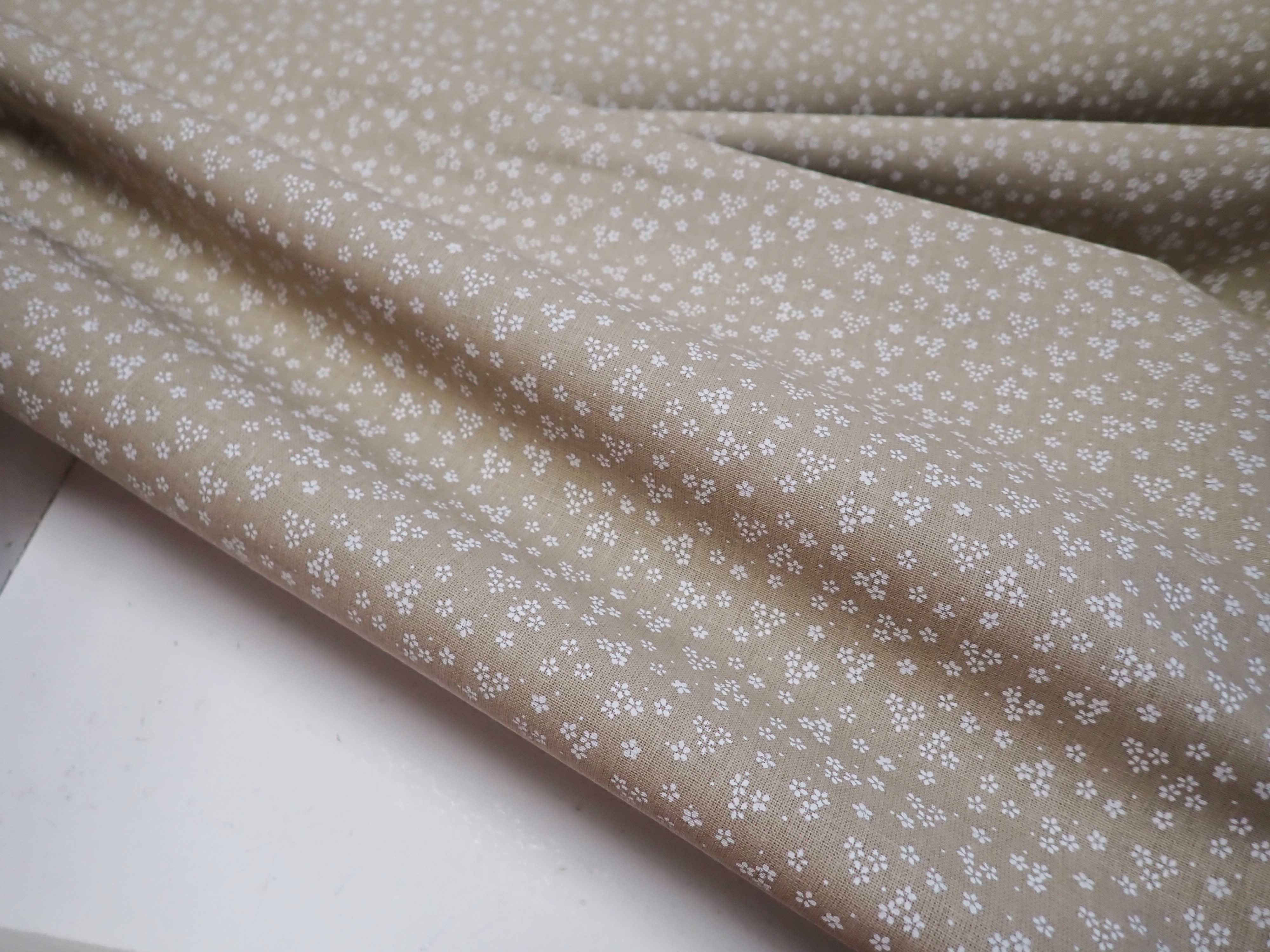 LÁTKA - BÉŽOVÁ + BÍLÉ KYTIČKY