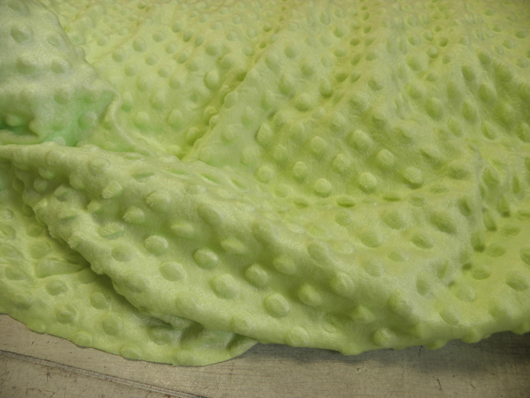 LÁTKA - MINKY - PASTELOVĚ ZELENÉ