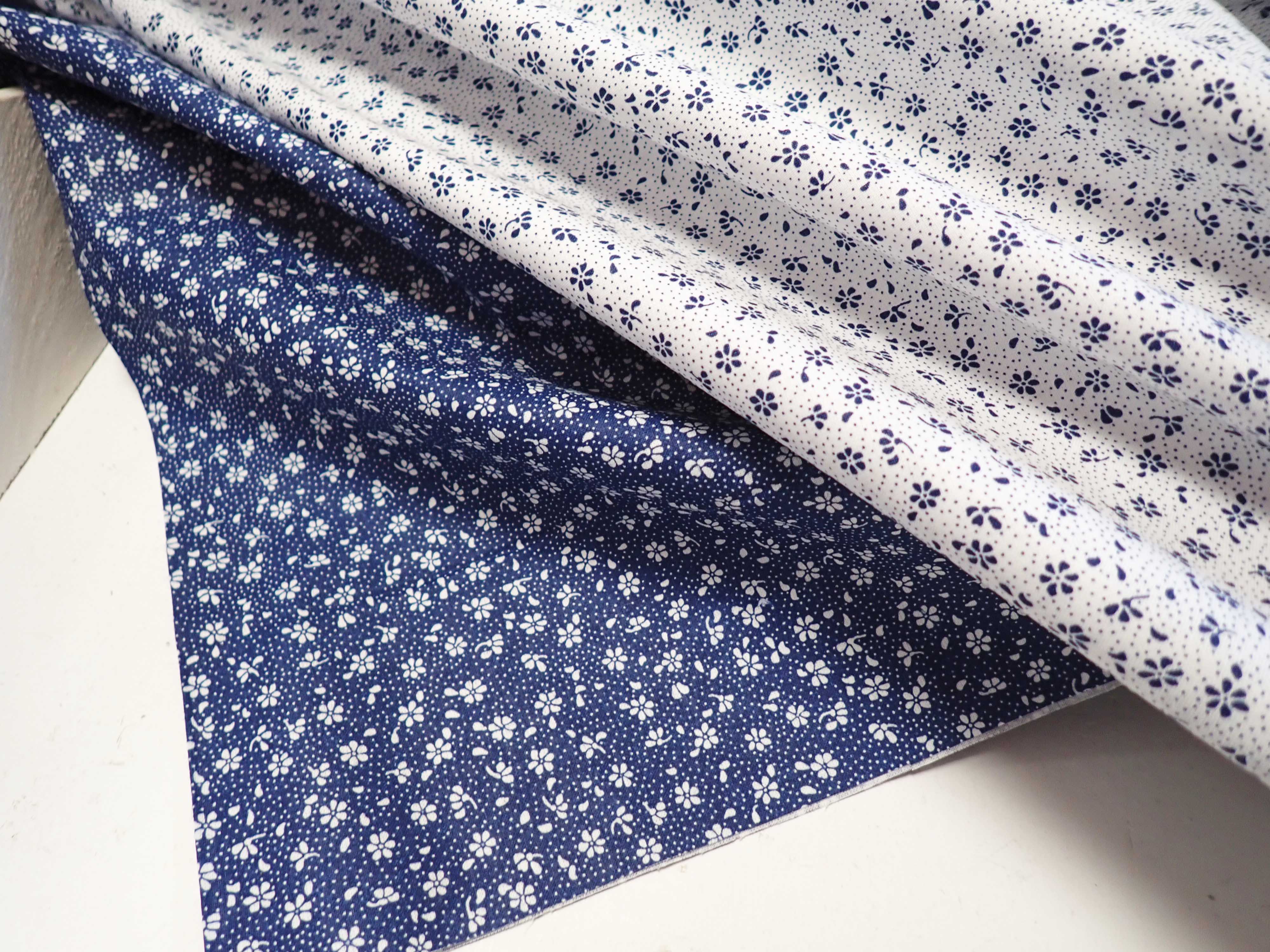 LÁTKA - BÍLÁ + TMAVĚ MODRÉ KYTIČKY