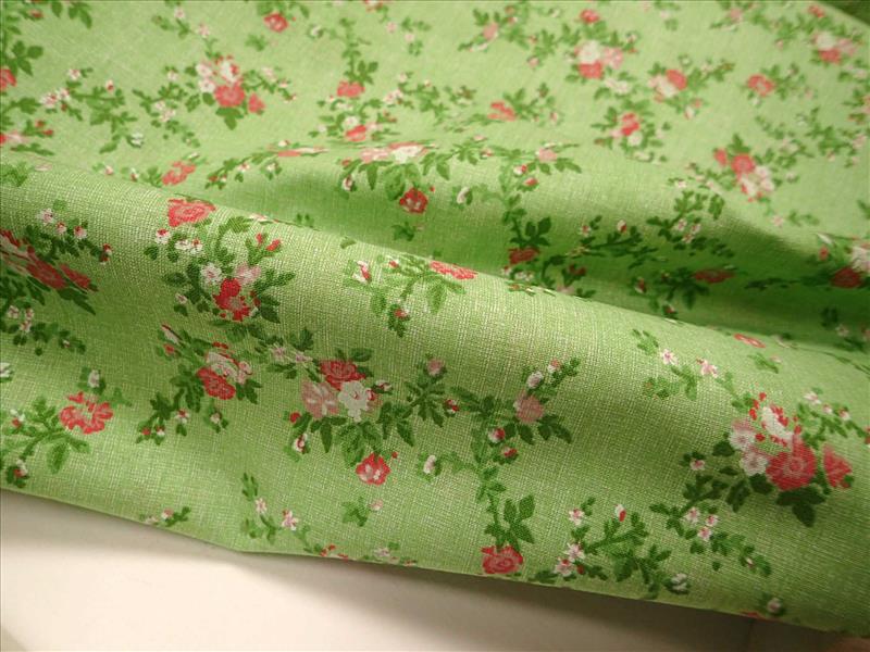 LÁTKA - ZELENÝ LNĚNÝ EFEKT + RŮŽOVÉ KYTIČKY