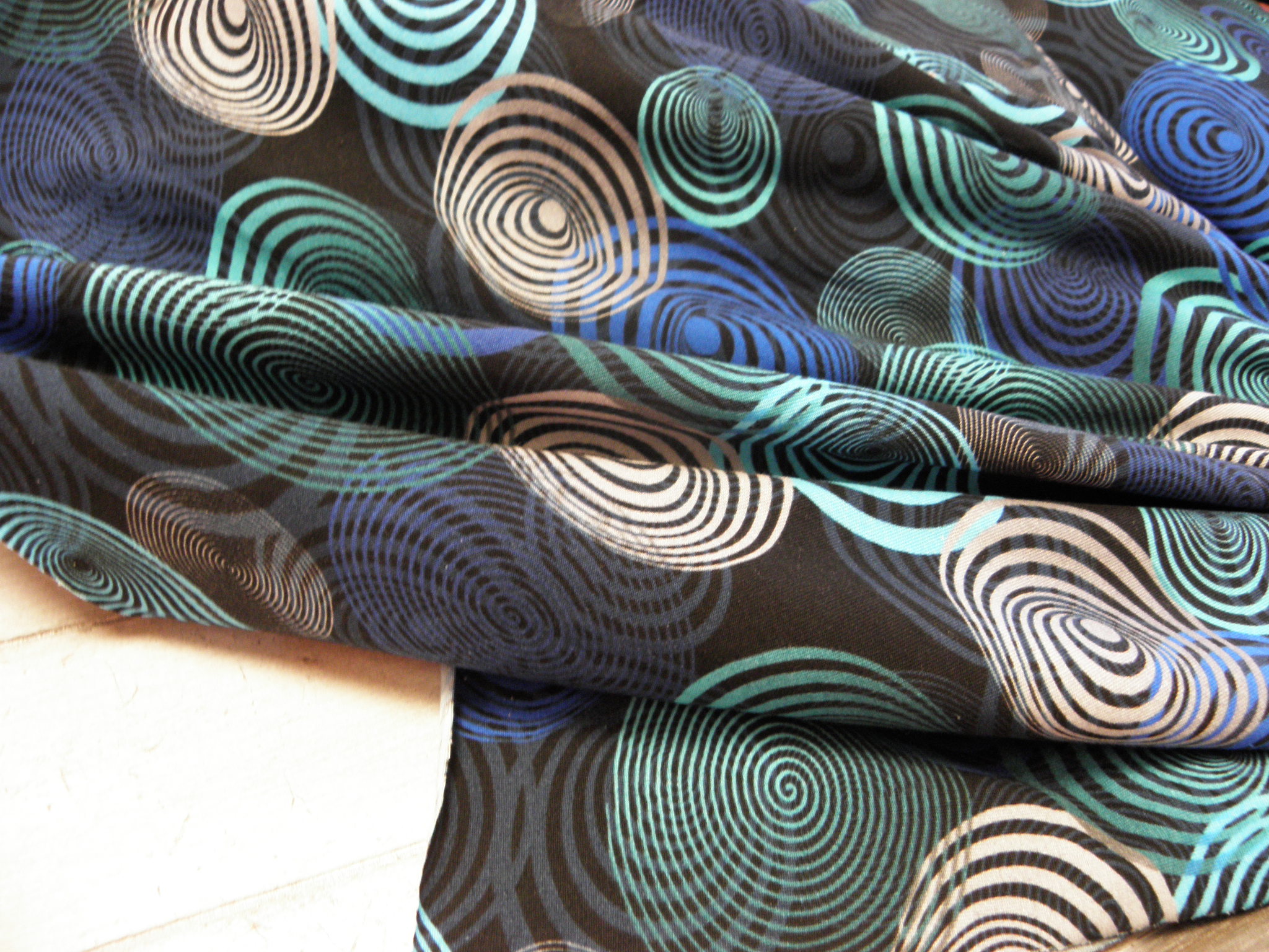 LÁTKA - PLETENINA - FOTOTISK - SPIRÁLY