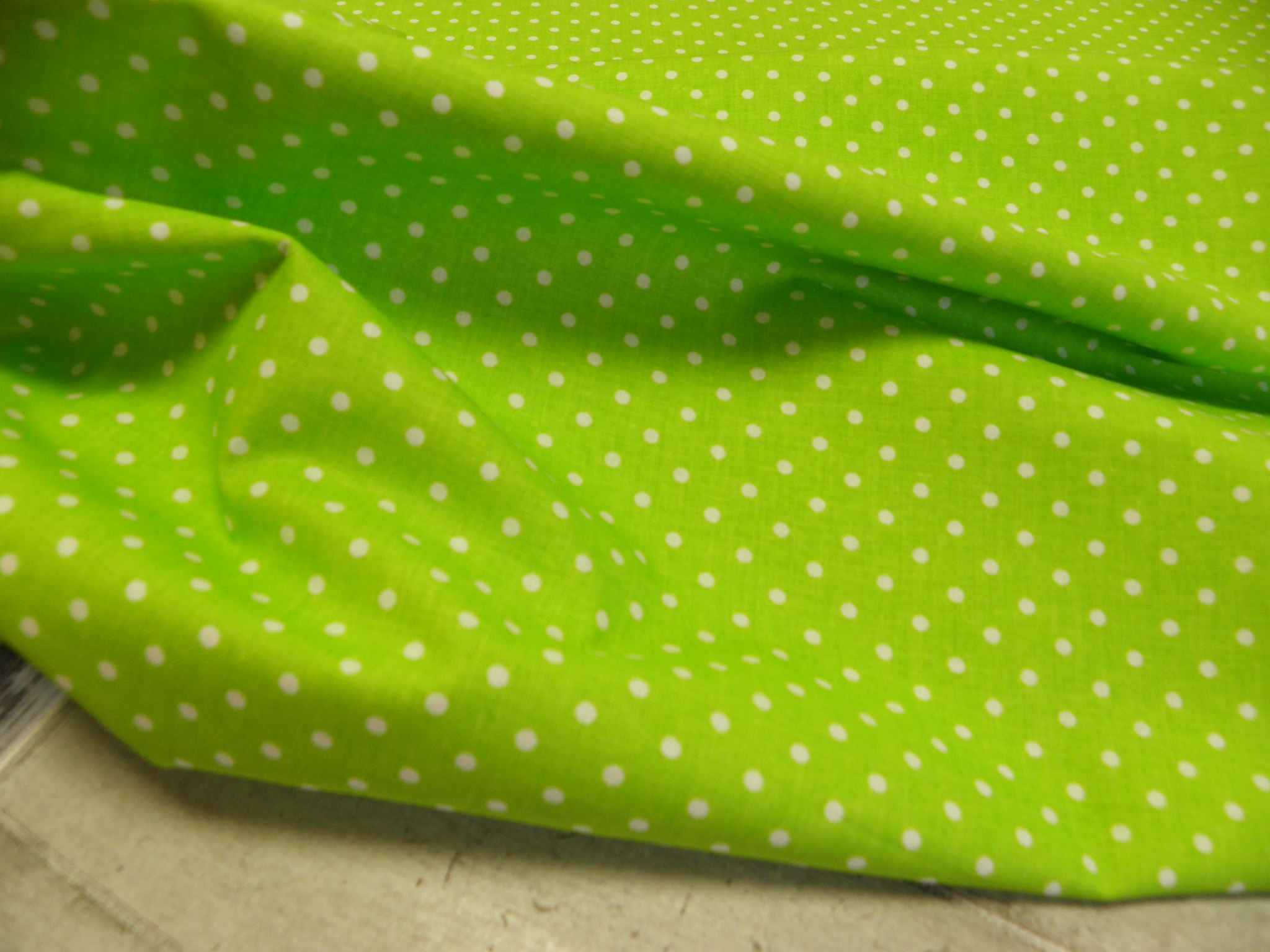 LÁTKA - JARNÍ ZELENÉ PUNTÍKY