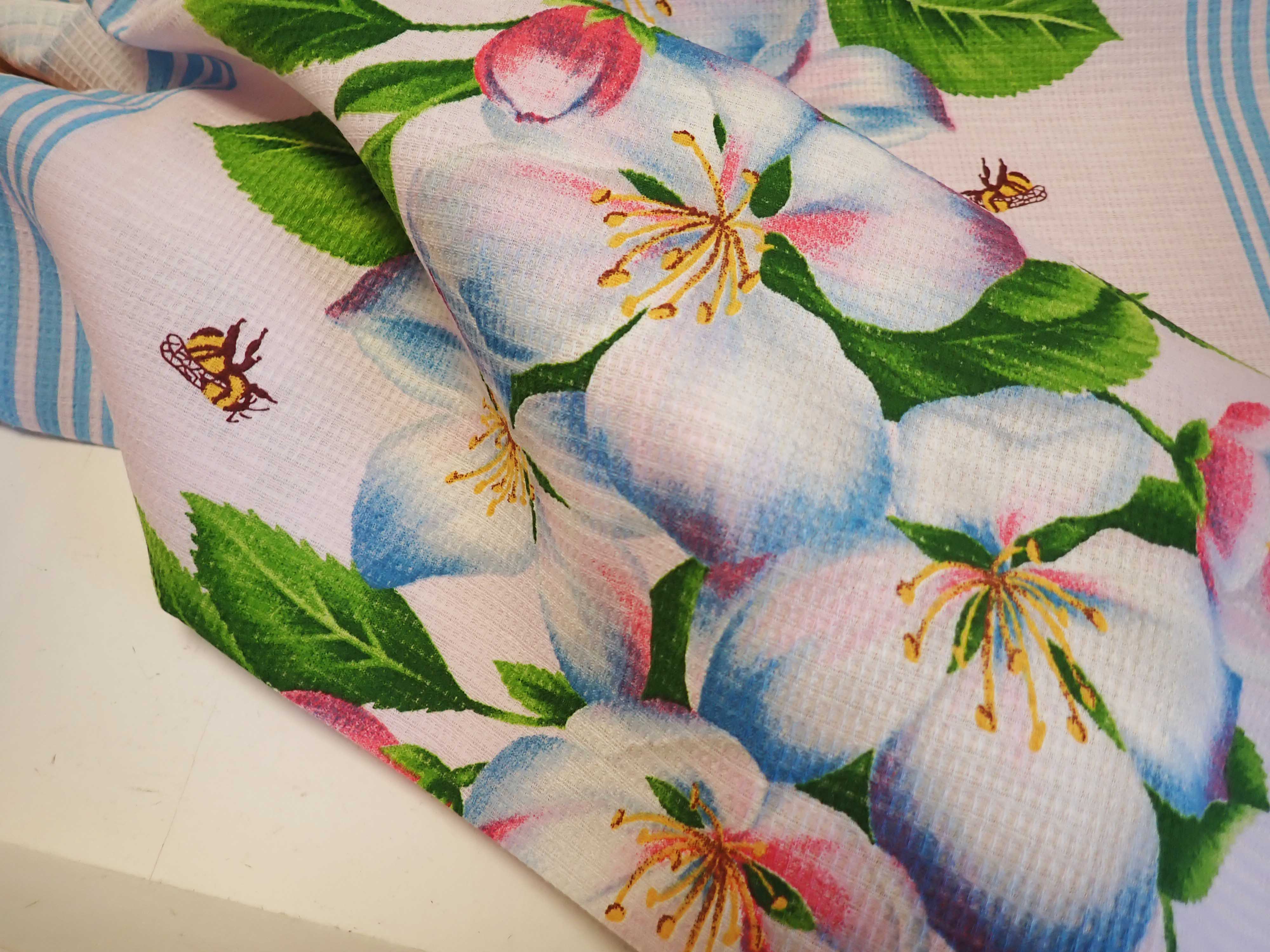 LÁTKA - VAFLE - UTĚRKOVINA - JABLOŇOVÝ KVĚT