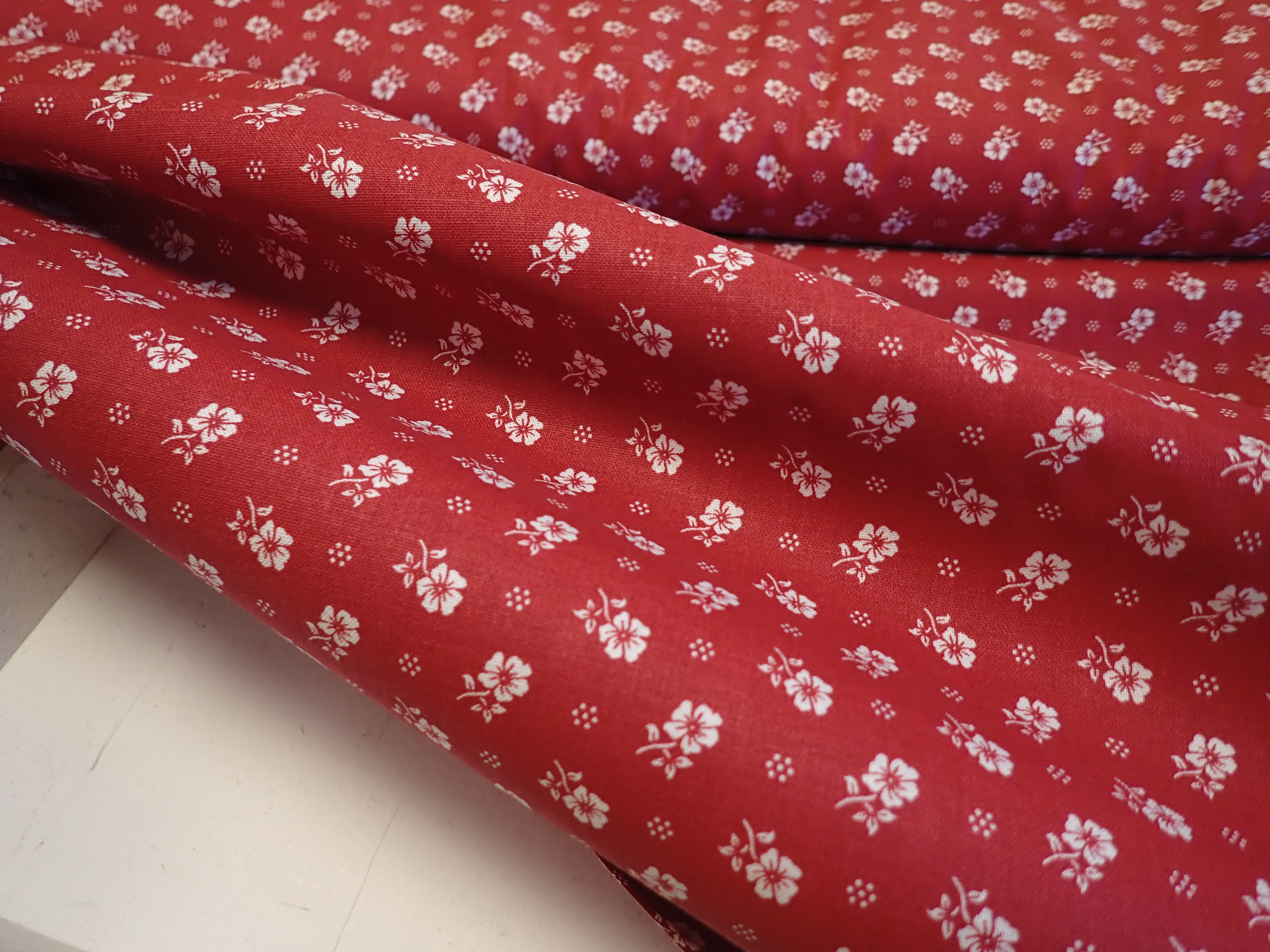 LÁTKA - BORDO + BÍLÉ KYTIČKY