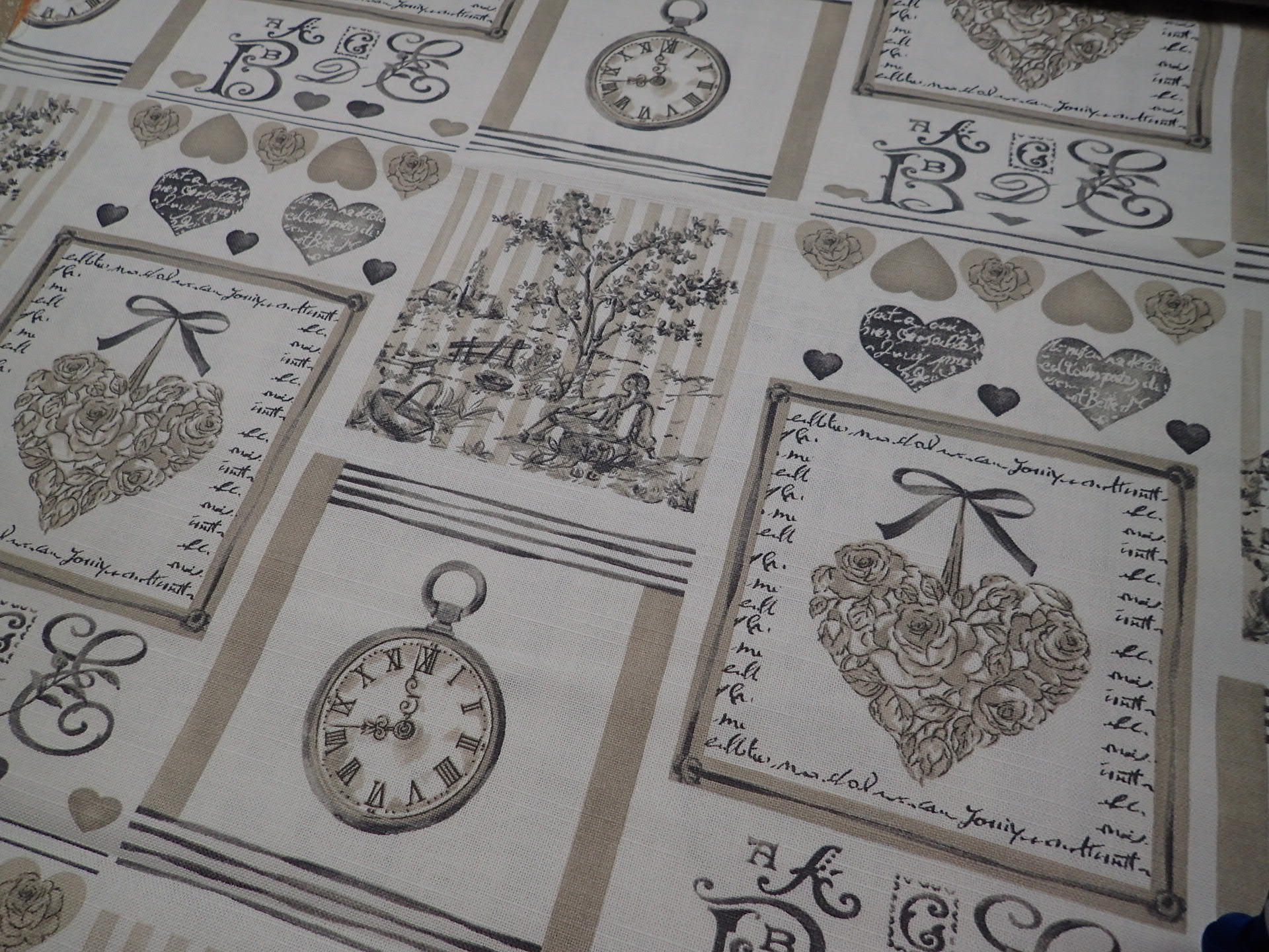 LÁTKA - SRDÍČKA + HODINY LADĚNY DO BÉŽOVÉ - POTAHOVKA