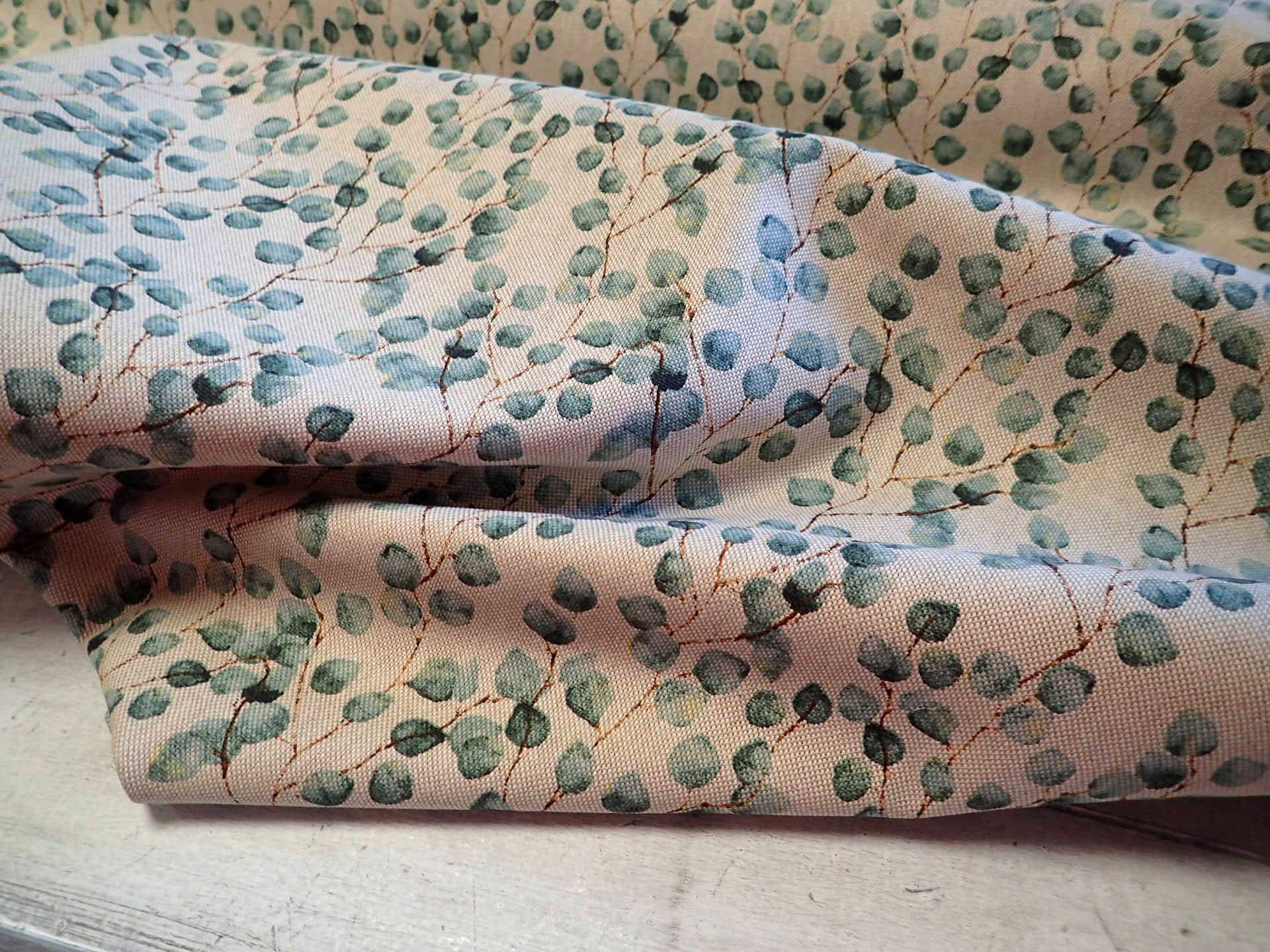 LÁTKA - REŽNÁ - EUKALYPTUS - DROBNÝ