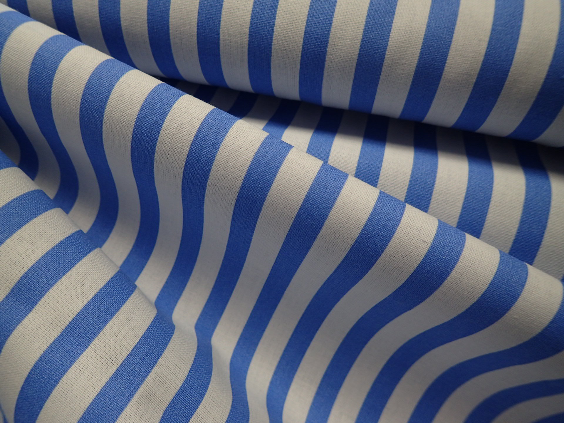 LÁTKA - PROUŽKY - SVĚTLE MODRÁ