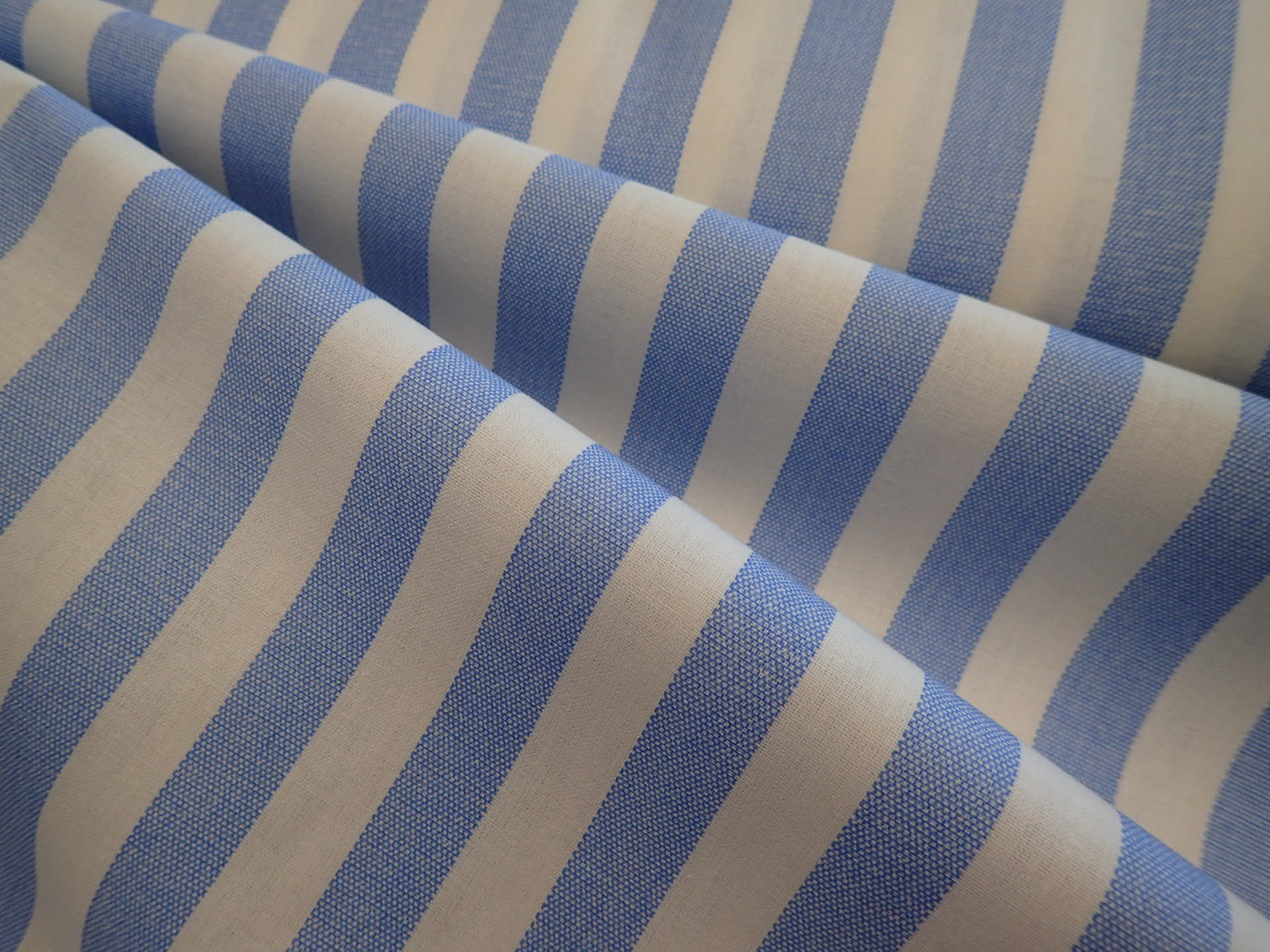 LÁTKA - PROUŽKY - SVĚTLE MODRÁ