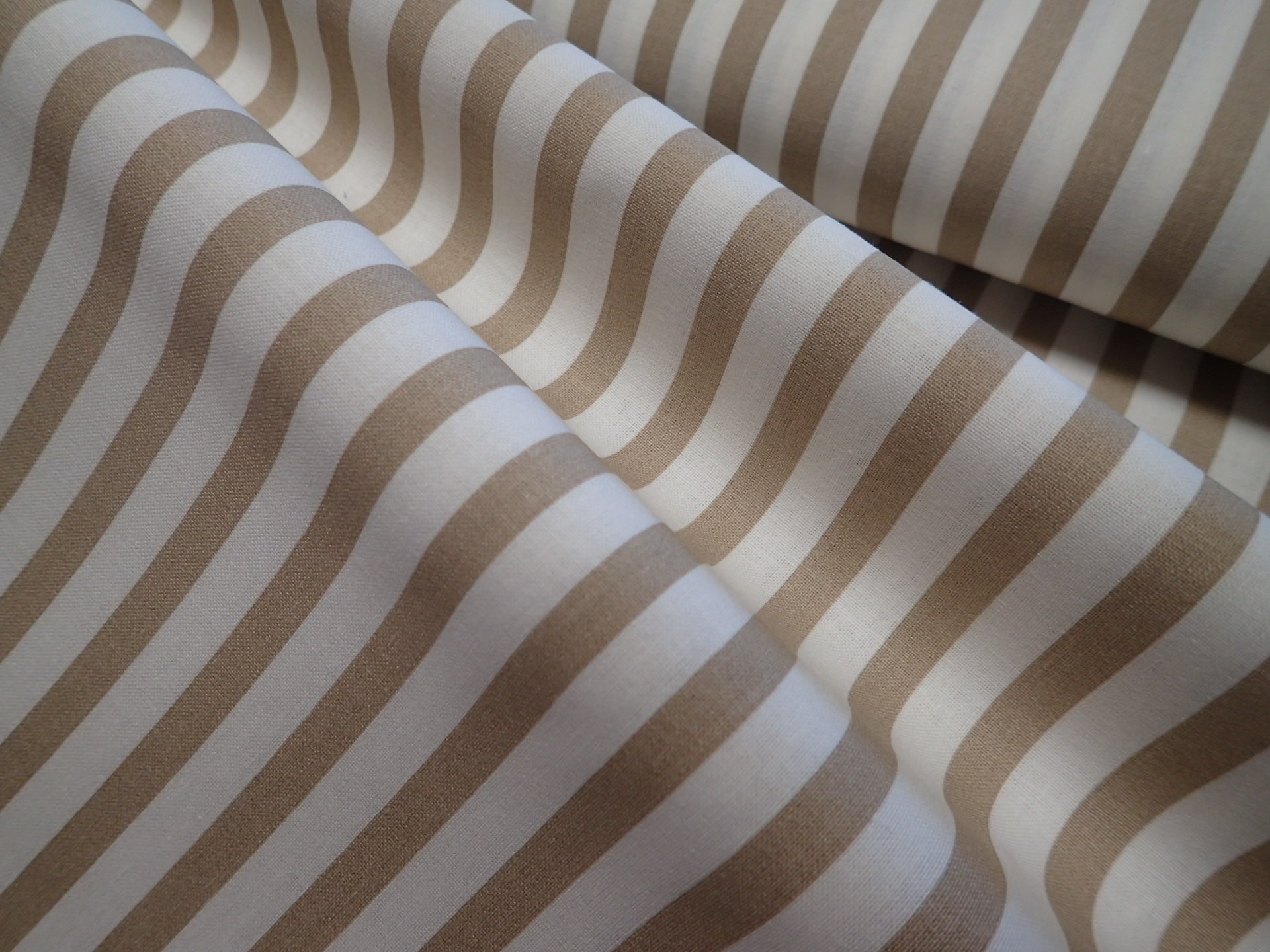 LÁTKA - PROUŽKY - BÉŽOVÁ