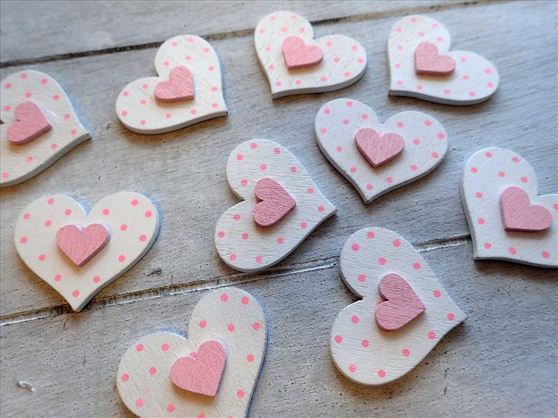 DEKORACE - SRDÍČKO S PUNTÍKY