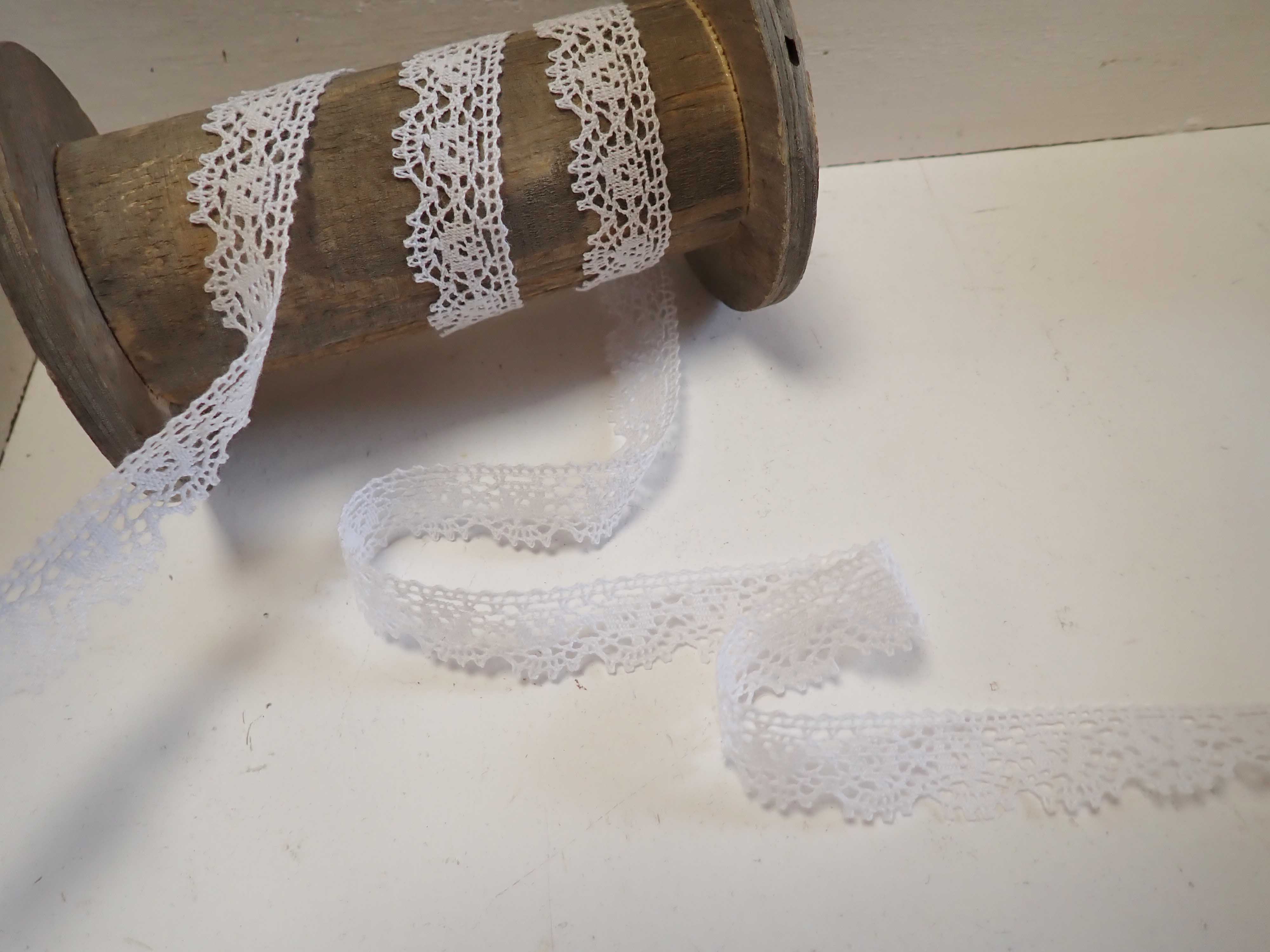 KRAJKA - PALIČKOVANÁ - BÍLÁ