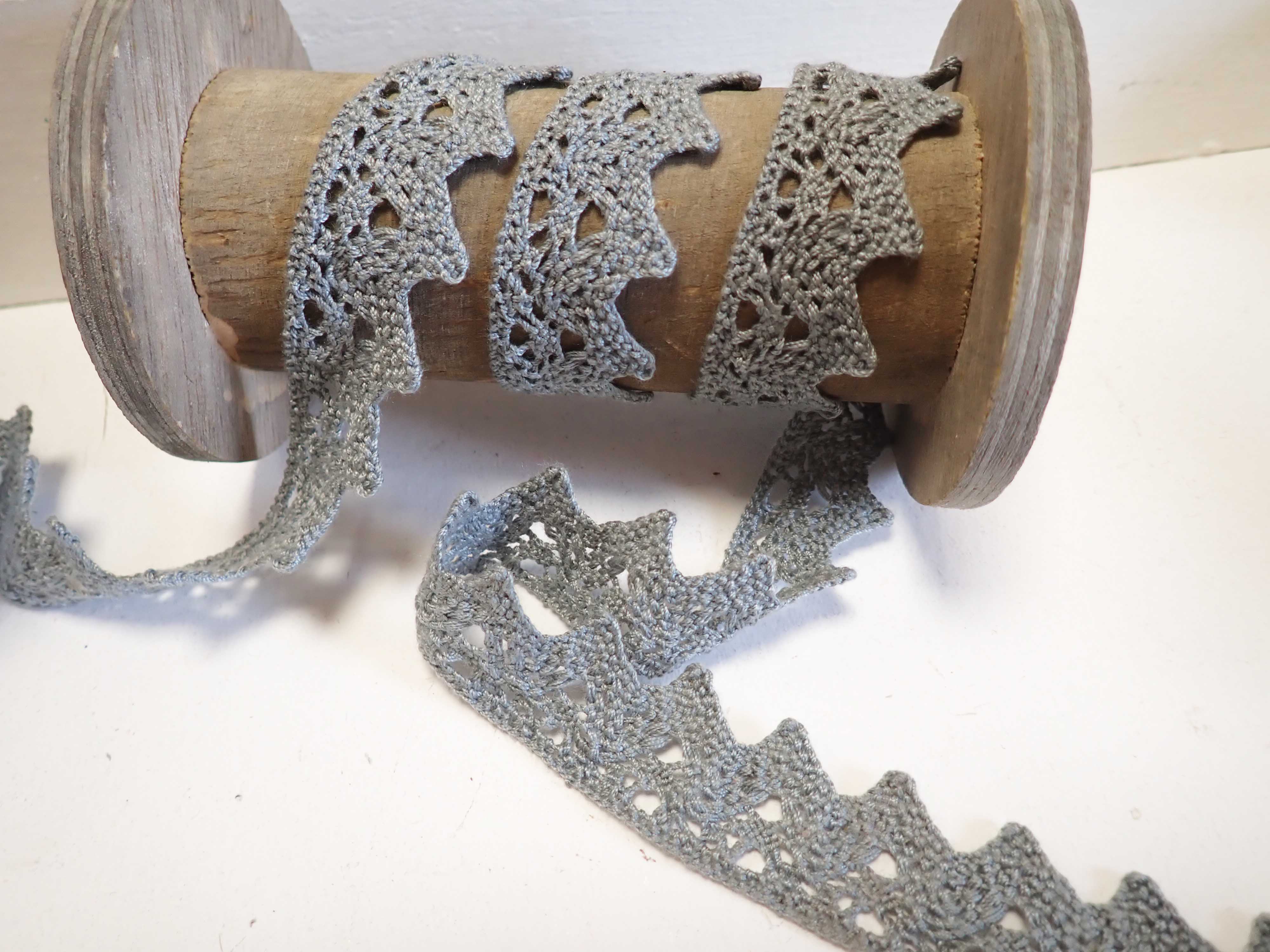 KRAJKA - PALIČKOVANÁ - ŠEDÁ