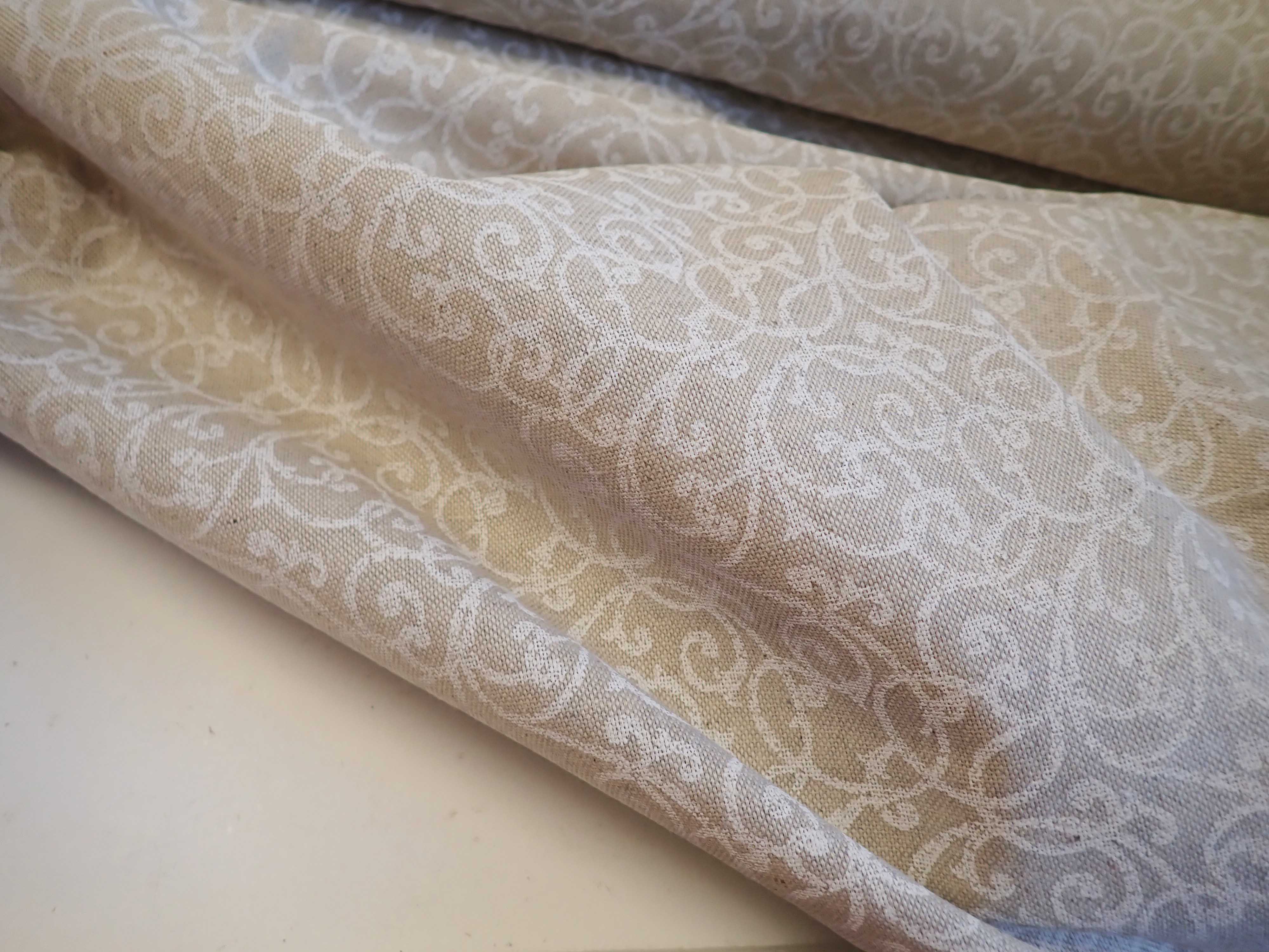 LÁTKA - POTAHOVKA - REŽNÁ - BÍLÉ ORNAMENTY