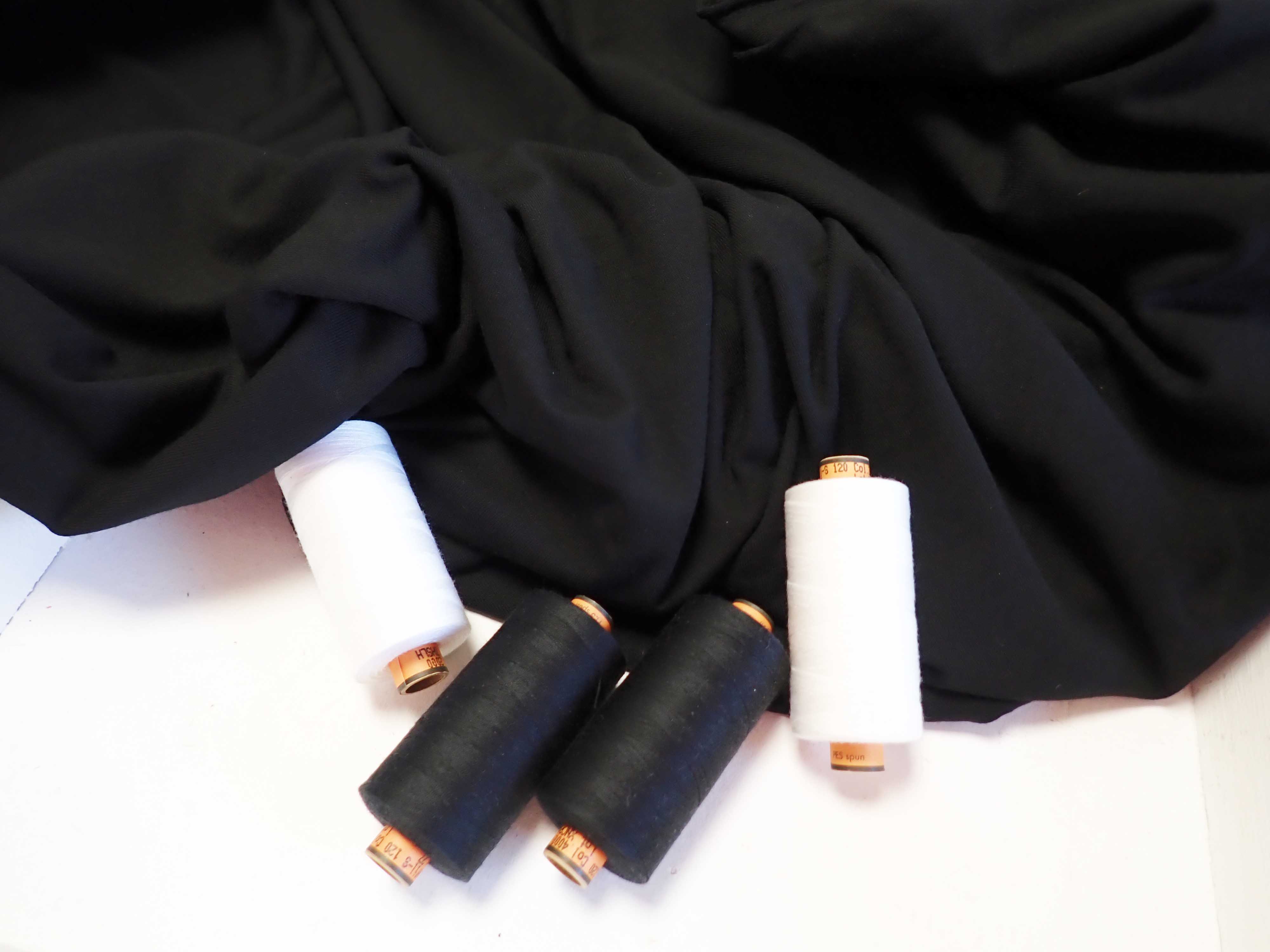 VISKÓZOVÝ ÚPLET - JEDNOBAREVNÁ - ČERNÁ