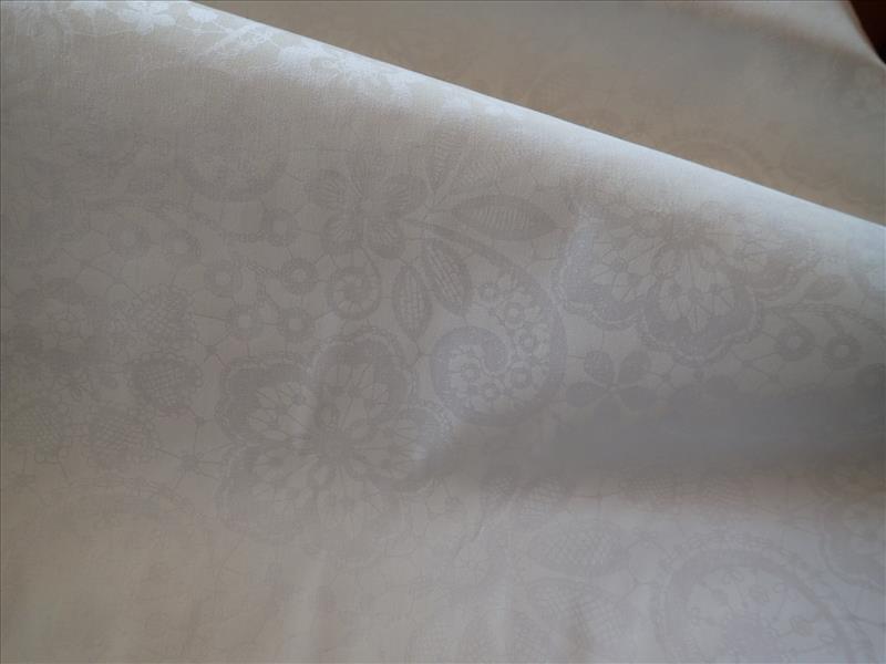 LÁTKA  - BÍLÁ + BÍLÉ ORNAMENTY