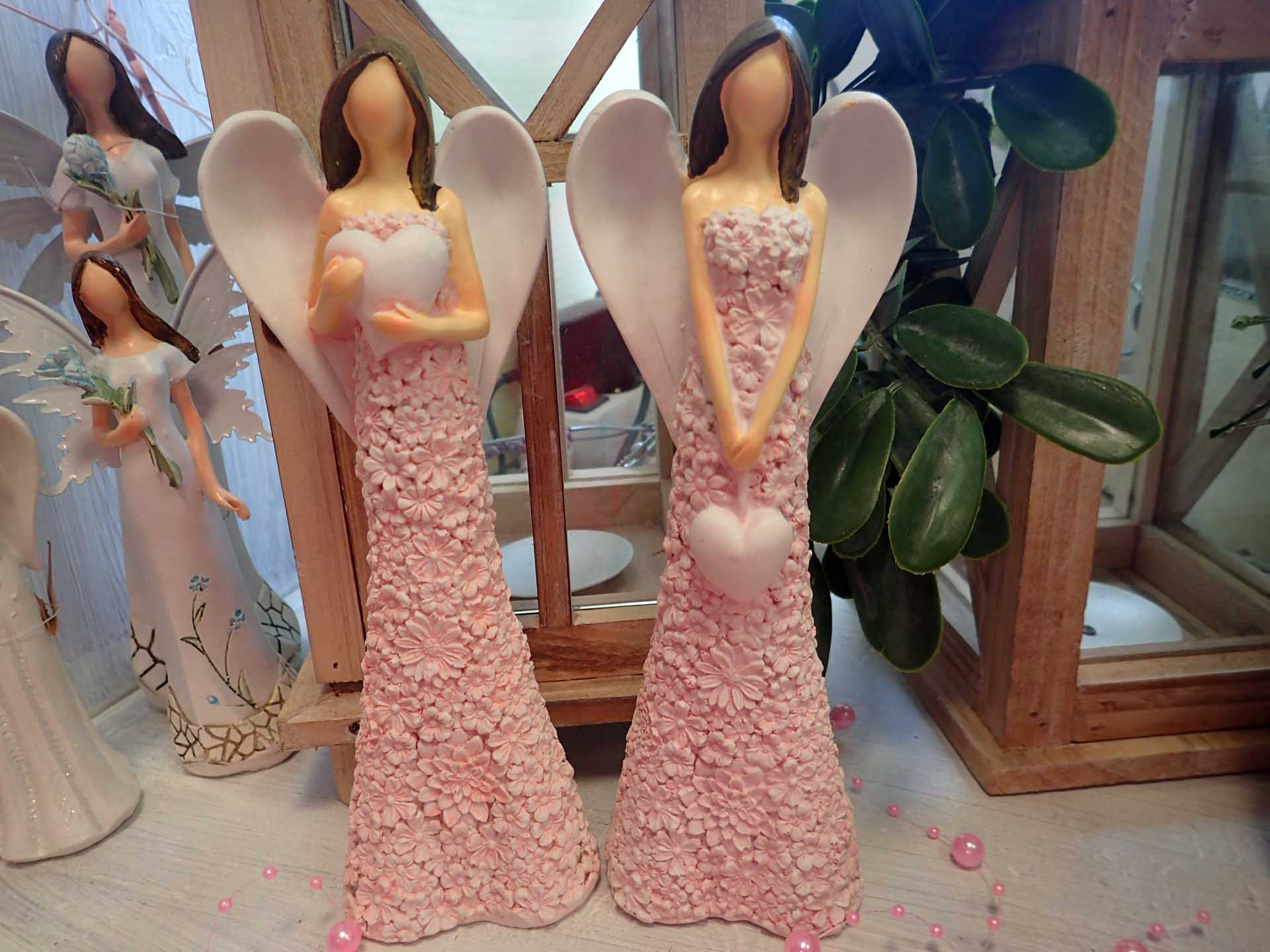 ANDĚL - ANDÍLEK - ŠATY S RŮŽOVÝMI KYTIČKAMI