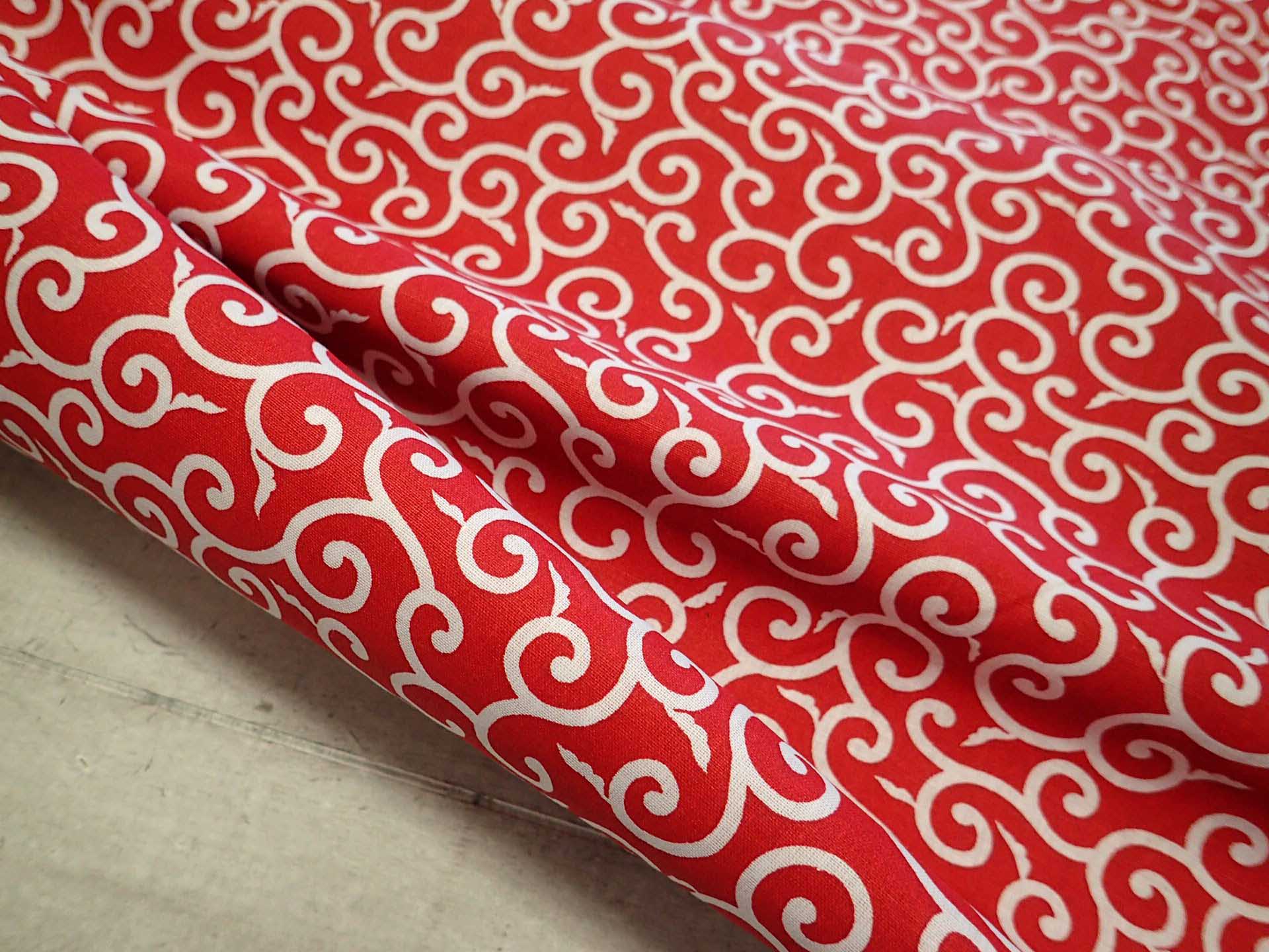 LÁTKA - ČERVENÁ + BÍLÉ ORNAMENTY