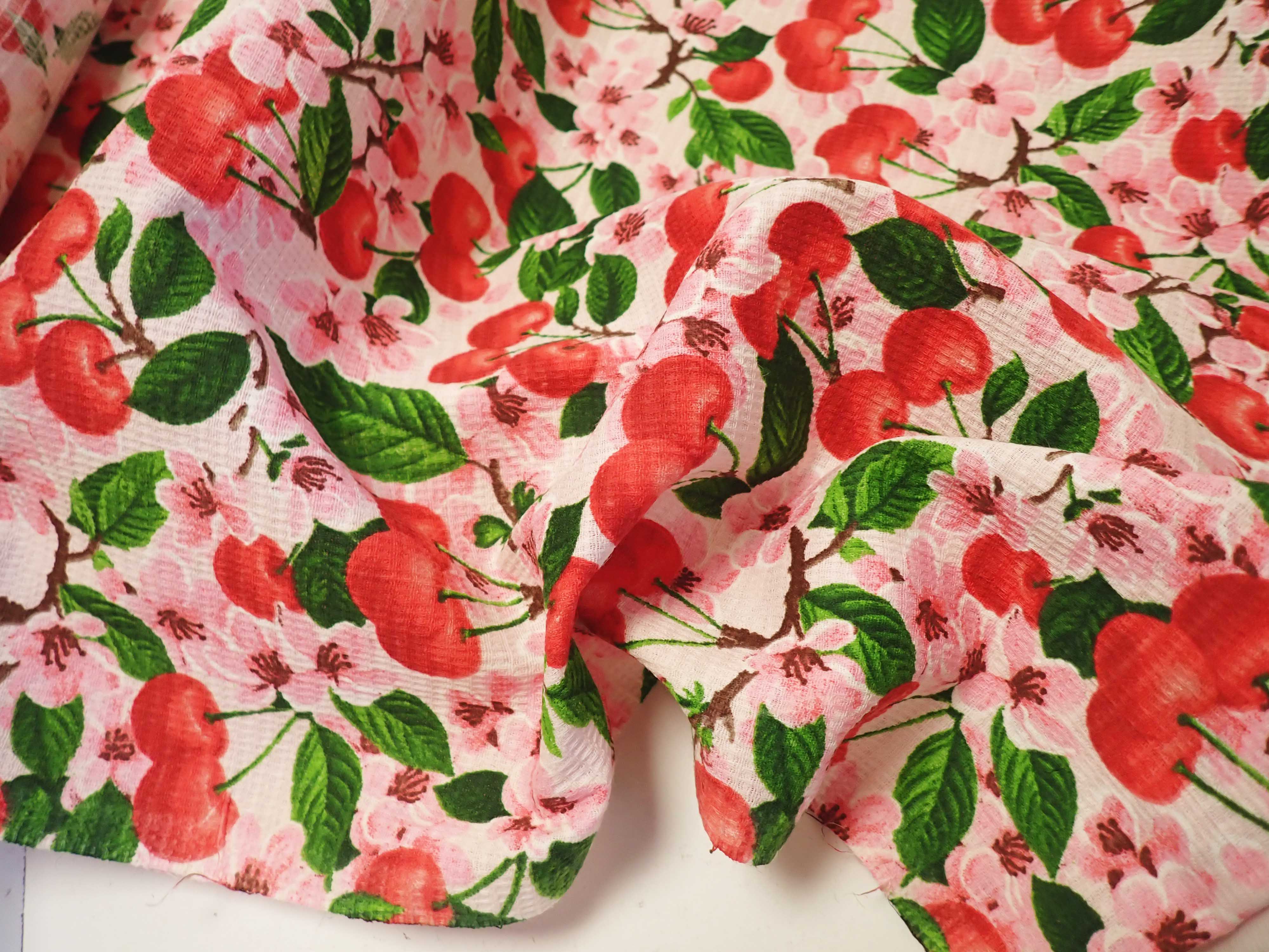 LÁTKA - VAFLE - UTĚRKOVINA - TŘEŠNĚ