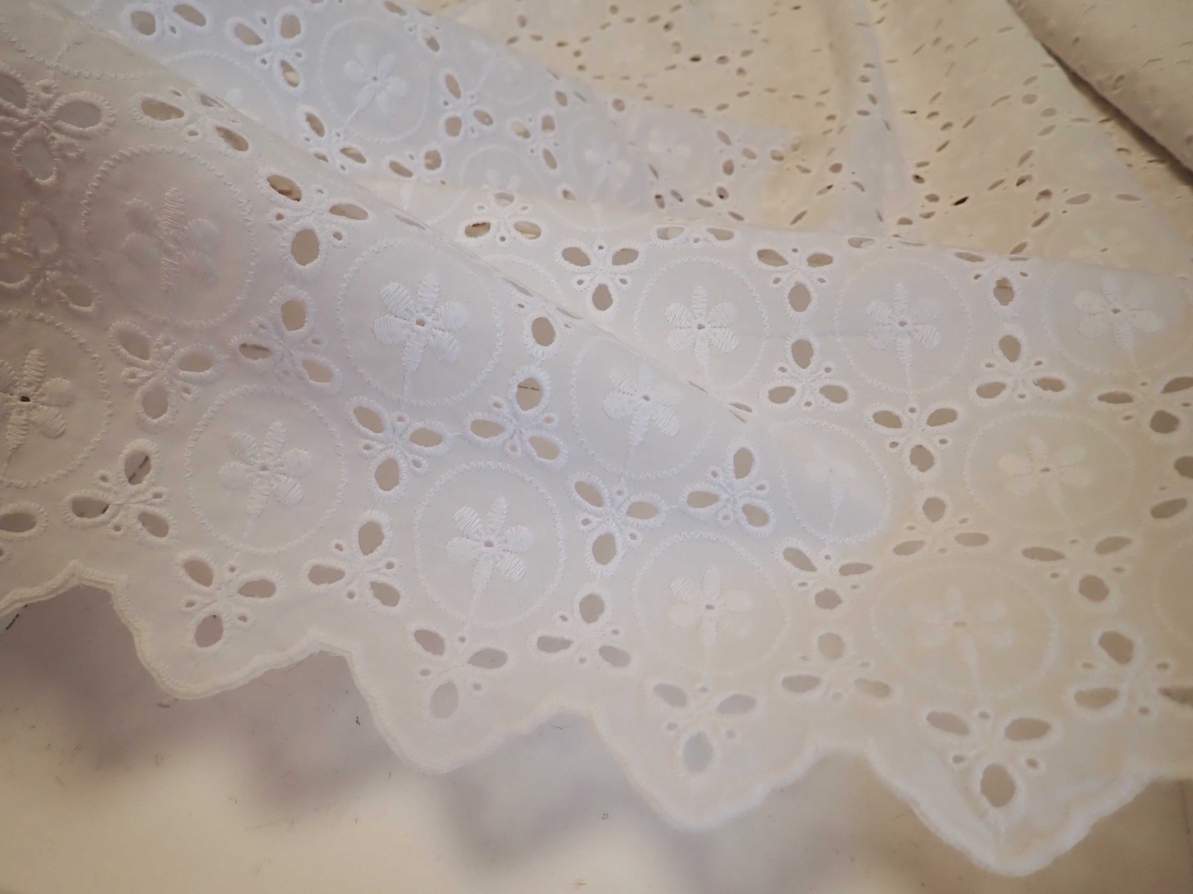 VYŠÍVANÁ MADEIRA - KYTIČKY