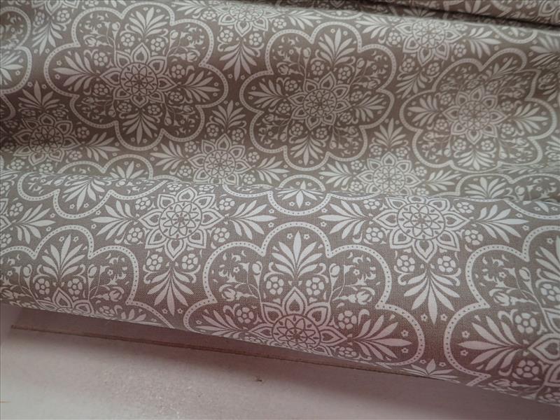 LÁTKA - BÉŽOVÁ + KVĚTY