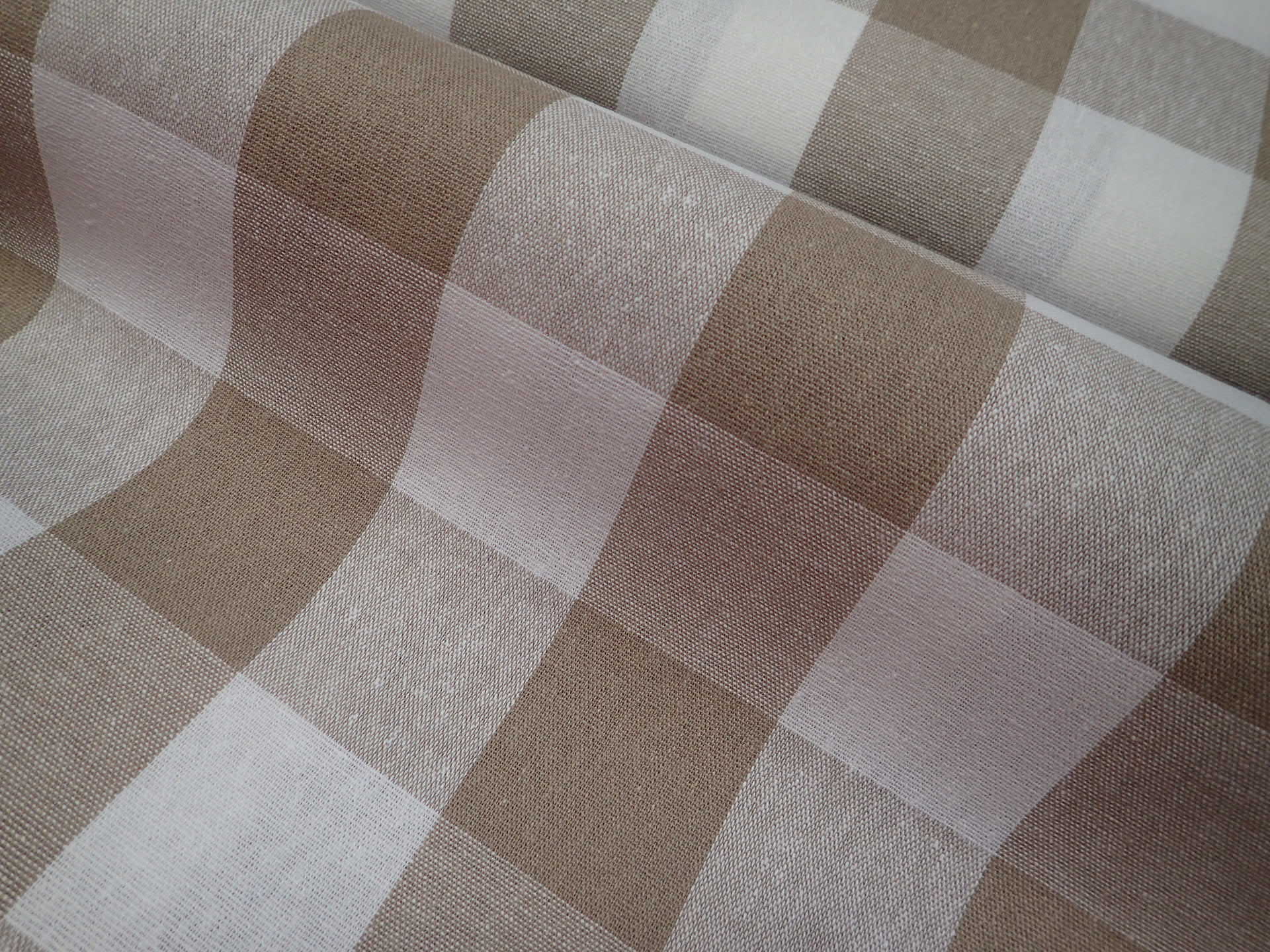 LÁTKA - REŽNÁ - BÉŽOVÁ KOSTKA