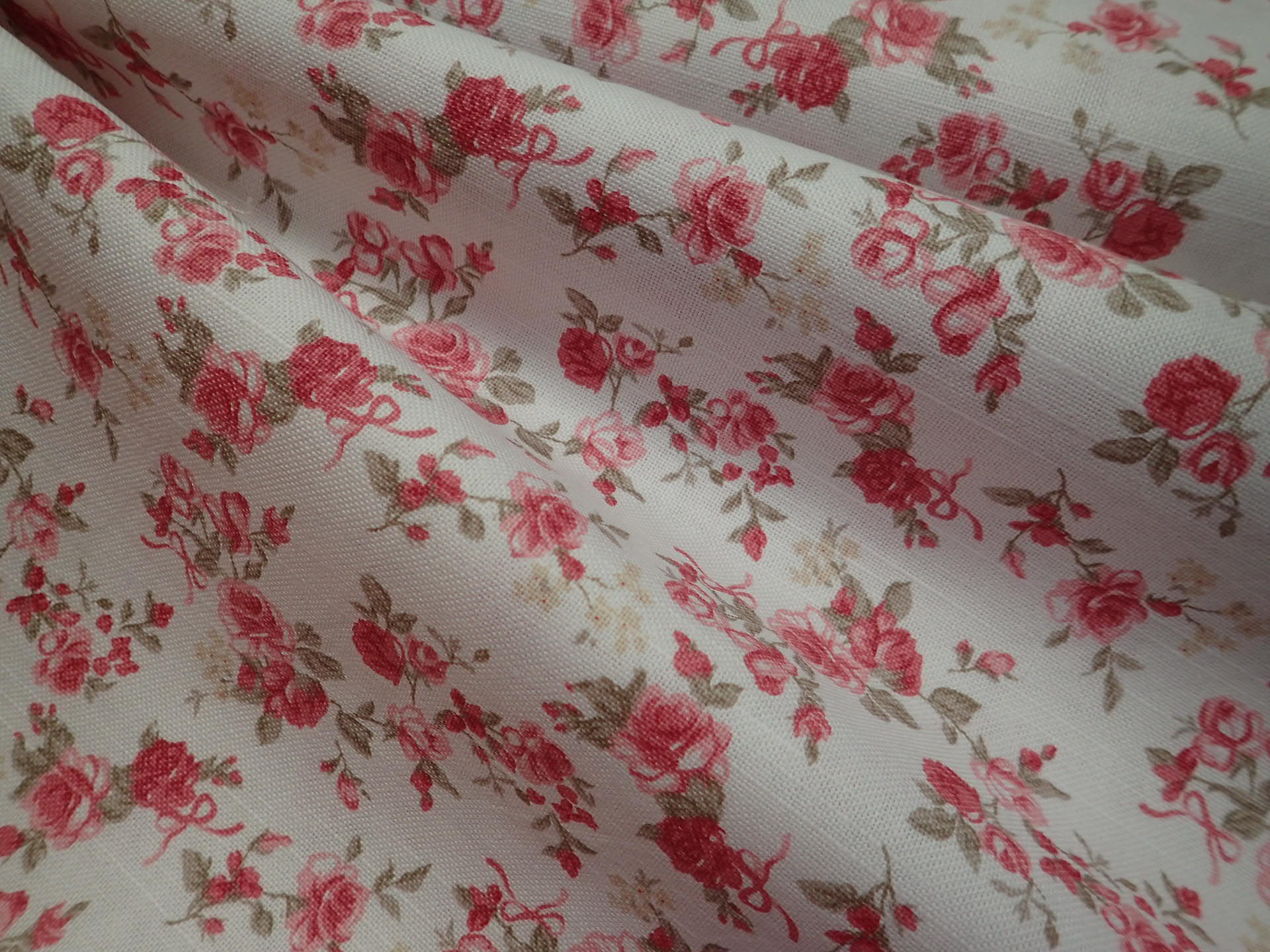 LÁTKA - RŮŽIČKY - POTAHOVKA