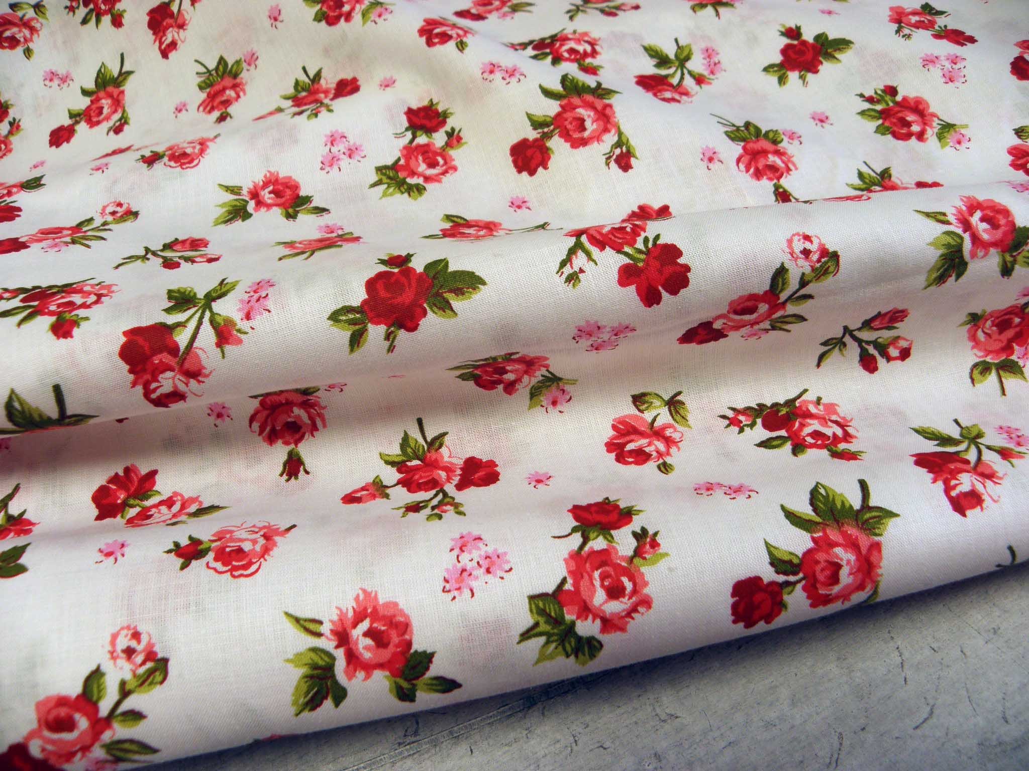 LÁTKA - ČERVENÉ RŮŽIČKY