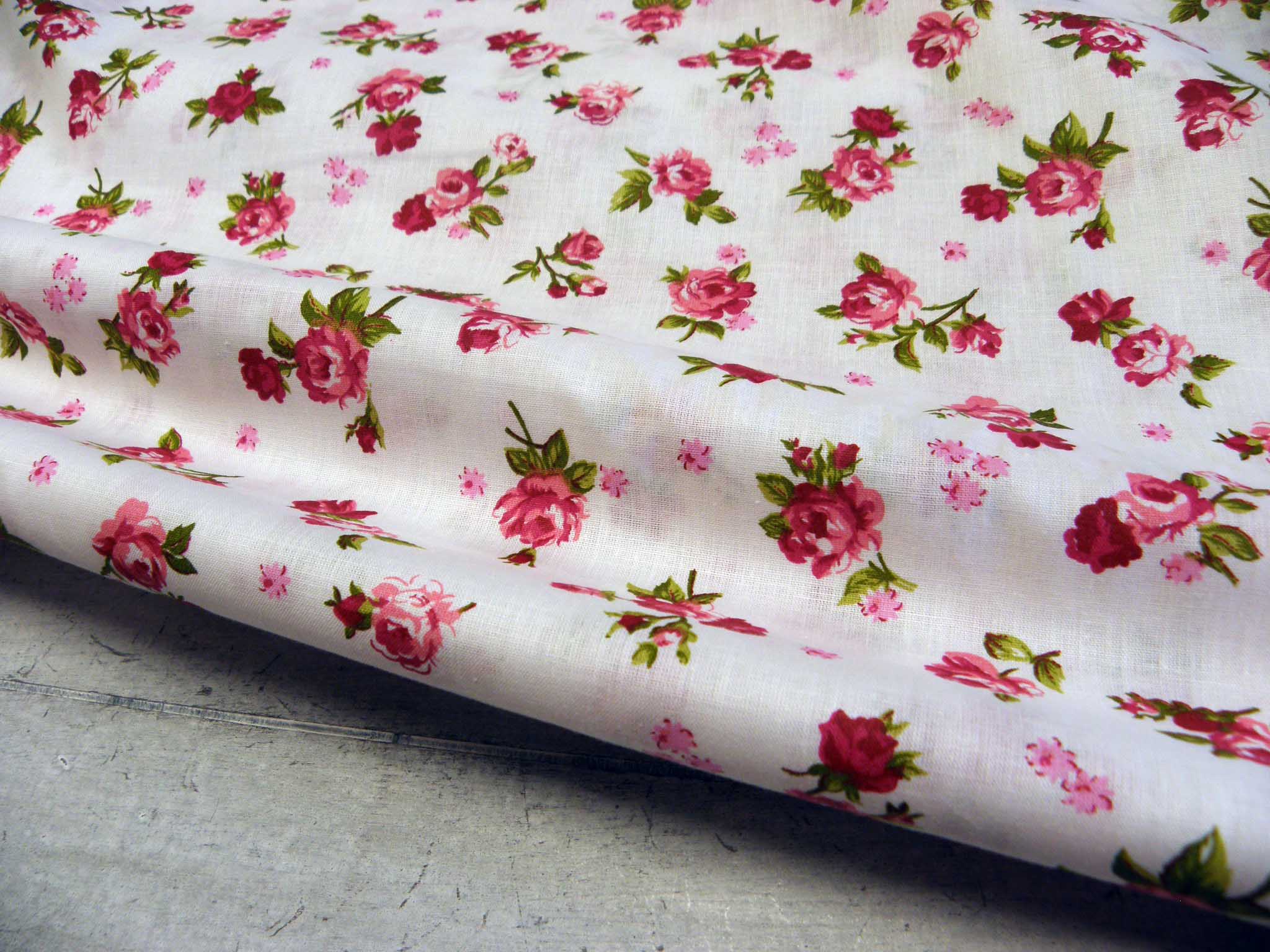 LÁTKA - RŮŽOVÉ RŮŽIČKY