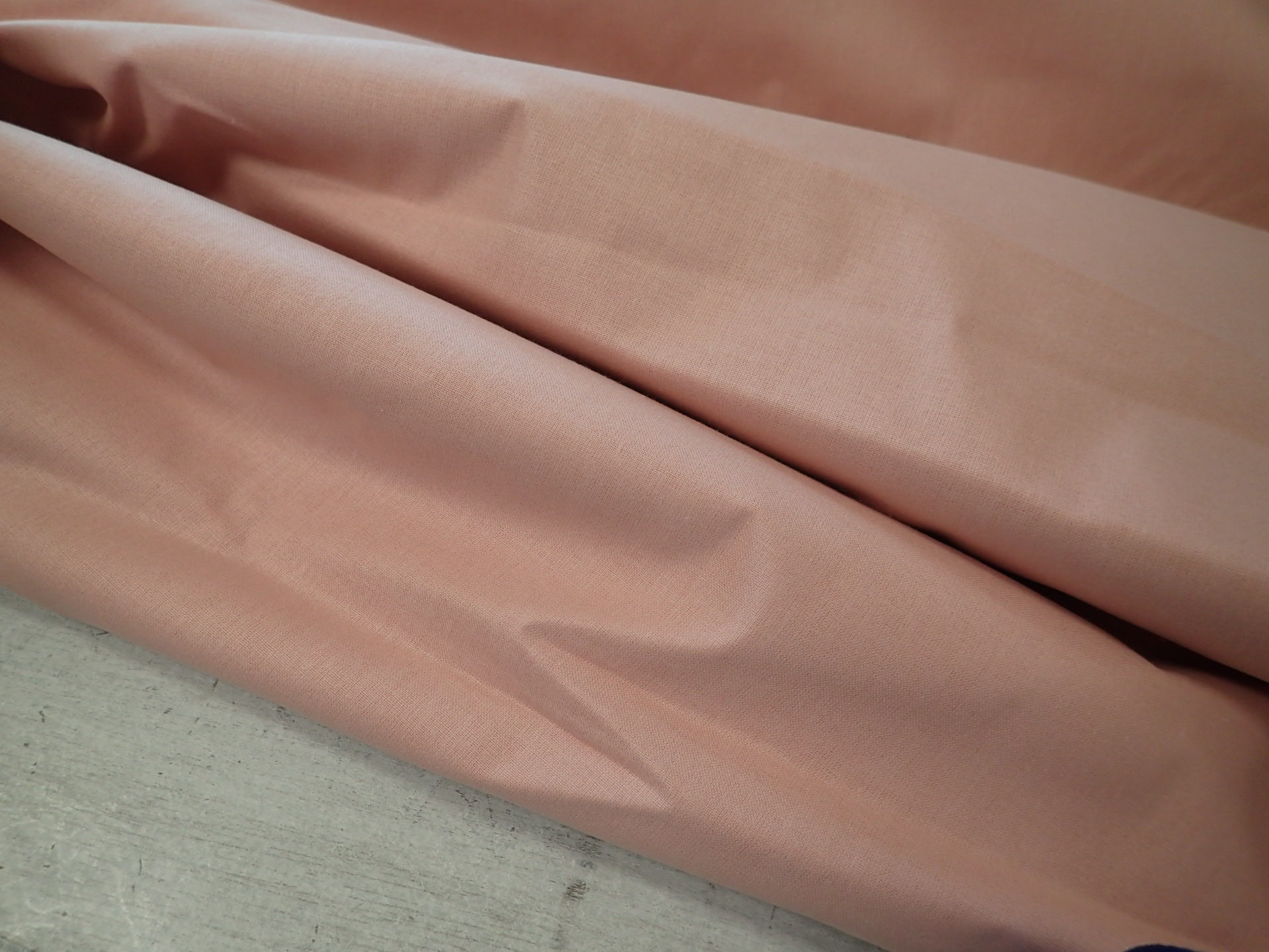 LÁTKA - JEDNOBAREVNÁ - PUDROVORŮŽOVÁ