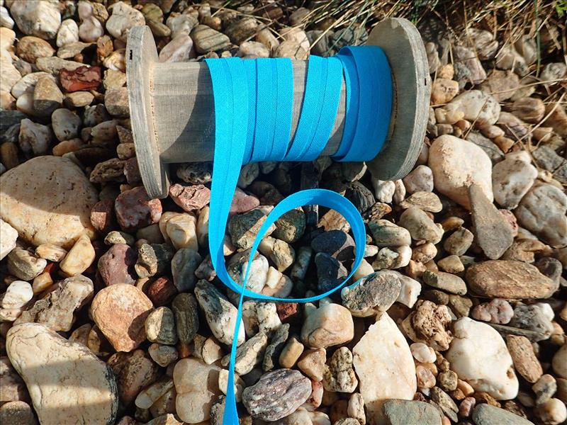 šikmý bavlněný proužek - šíře 14 mm - zažehlený - TYRKYSOVÝ