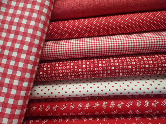 LÁTKA - ČERVENÁ VĚTŠÍ KOSTIČKA