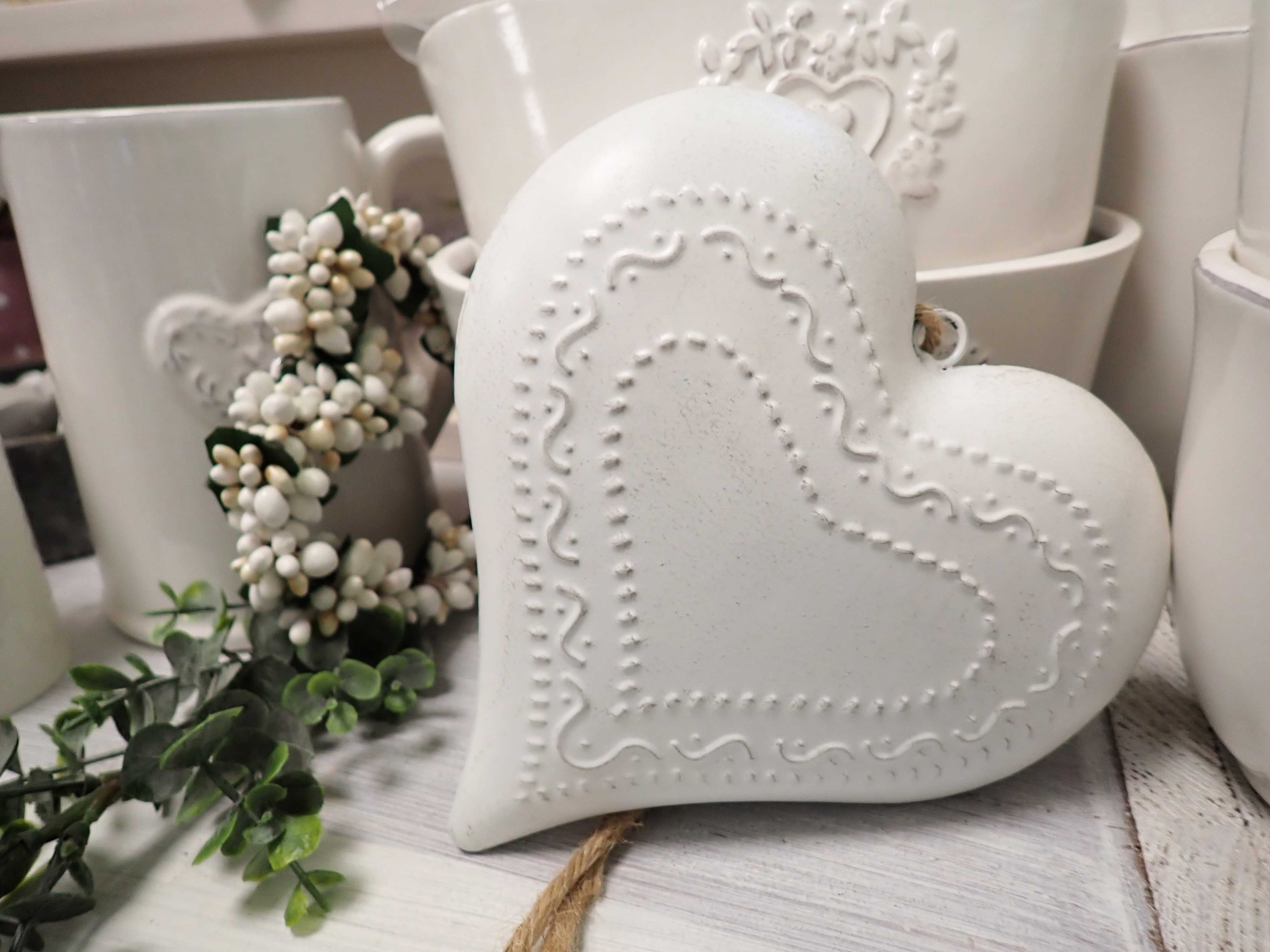 DEKORACE - BÍLÉ PLECHOVÉ SRDÍČKO