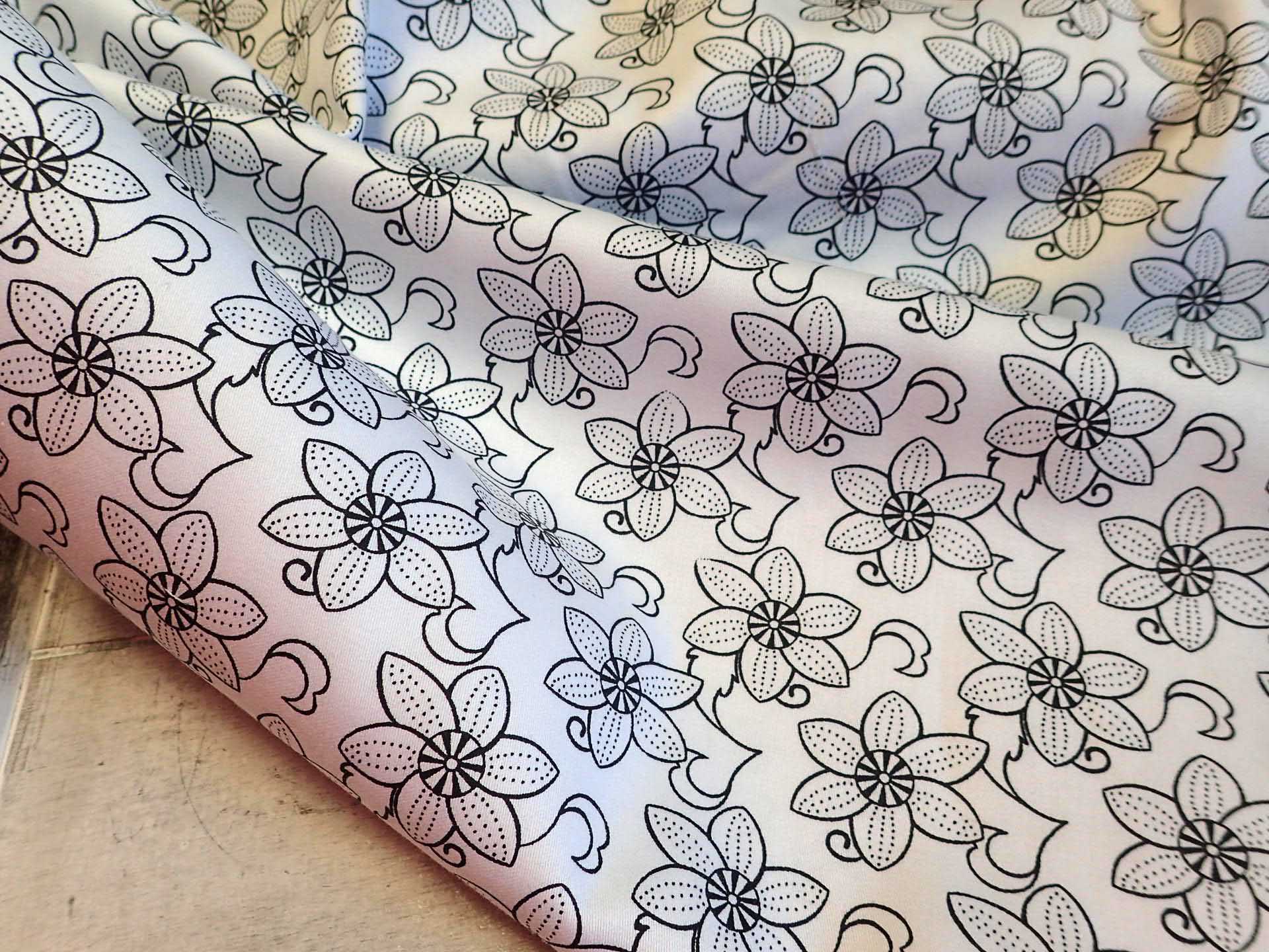 LÁTKA - ČERNÉ KYTIČKY