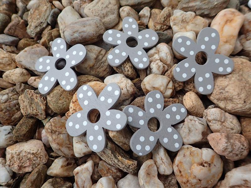 DEKORACE - DŘEVĚNÉ KYTIČKY